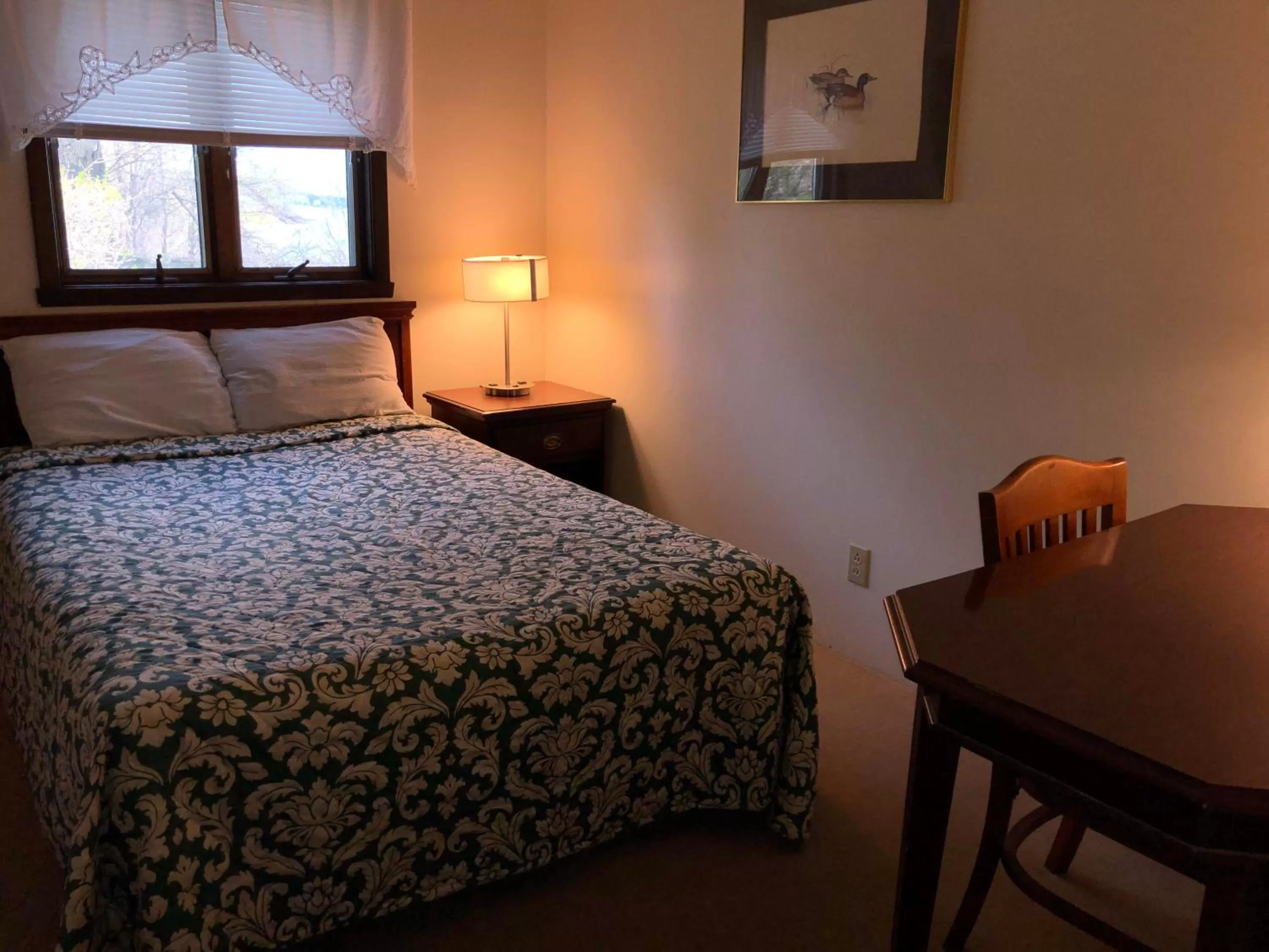 Bed in Plantation Motel