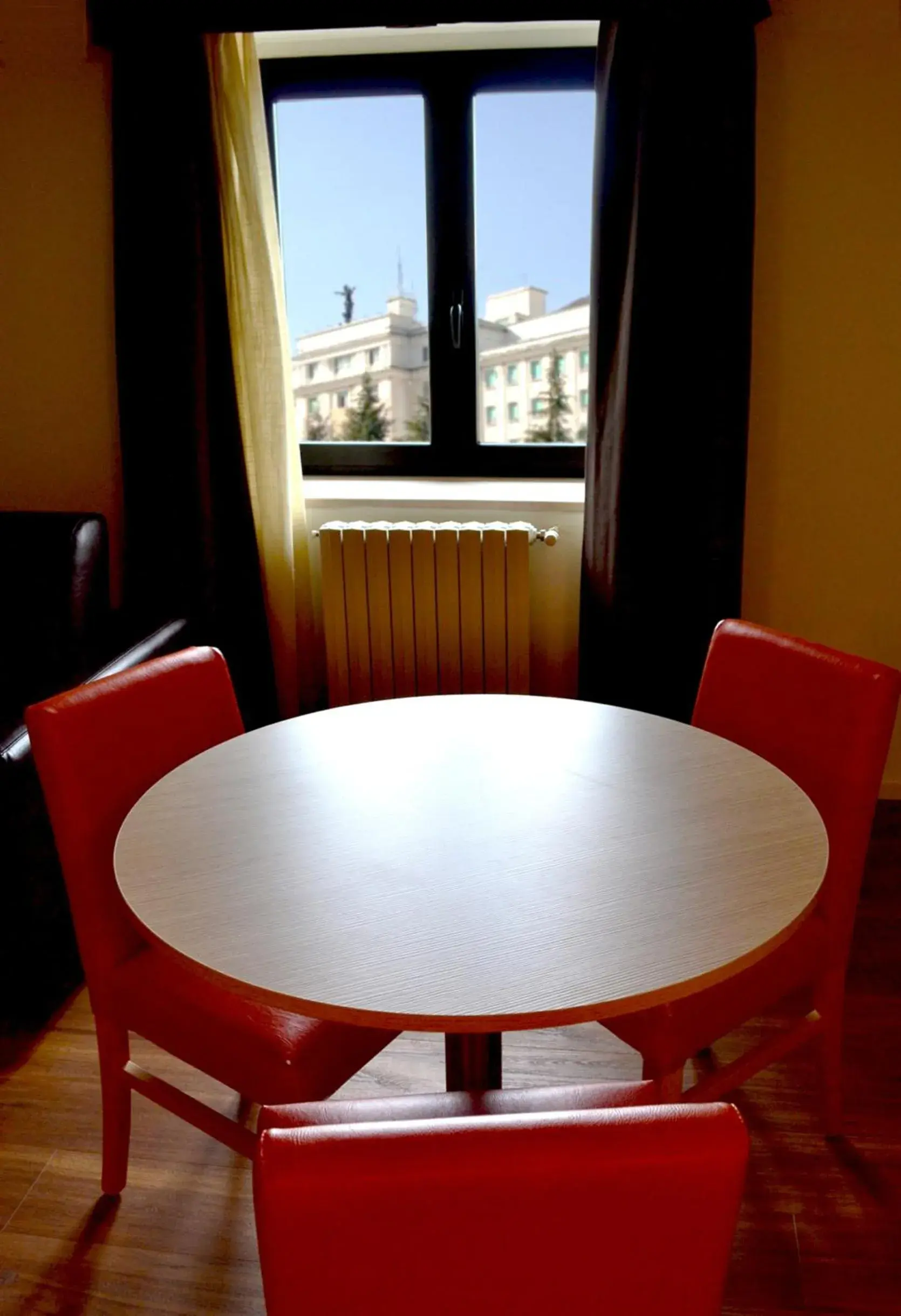 Photo of the whole room, Dining Area in Hotel Colonne - Alihotels