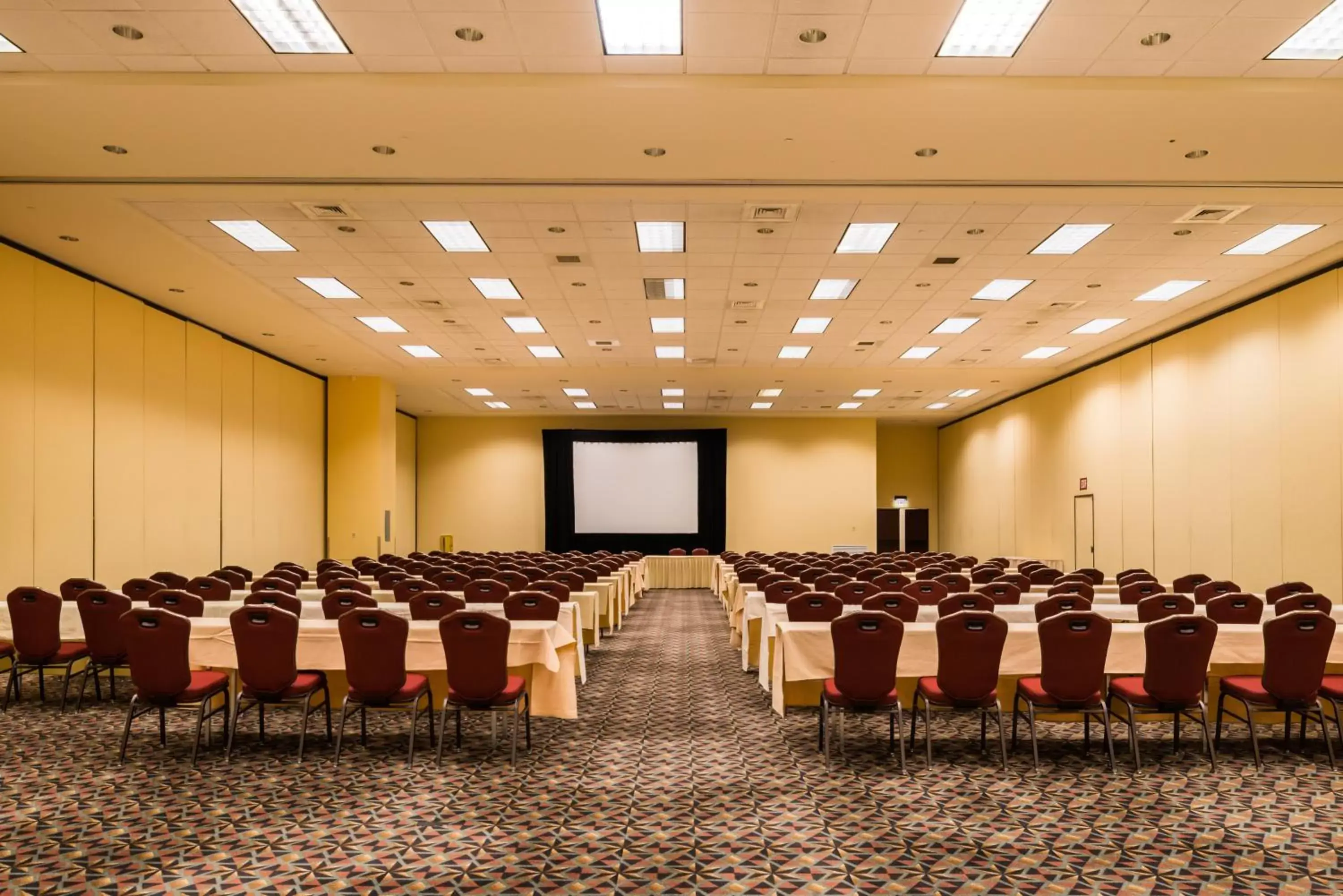 Meeting/conference room in Crowne Plaza Springfield Convention Center, an IHG Hotel