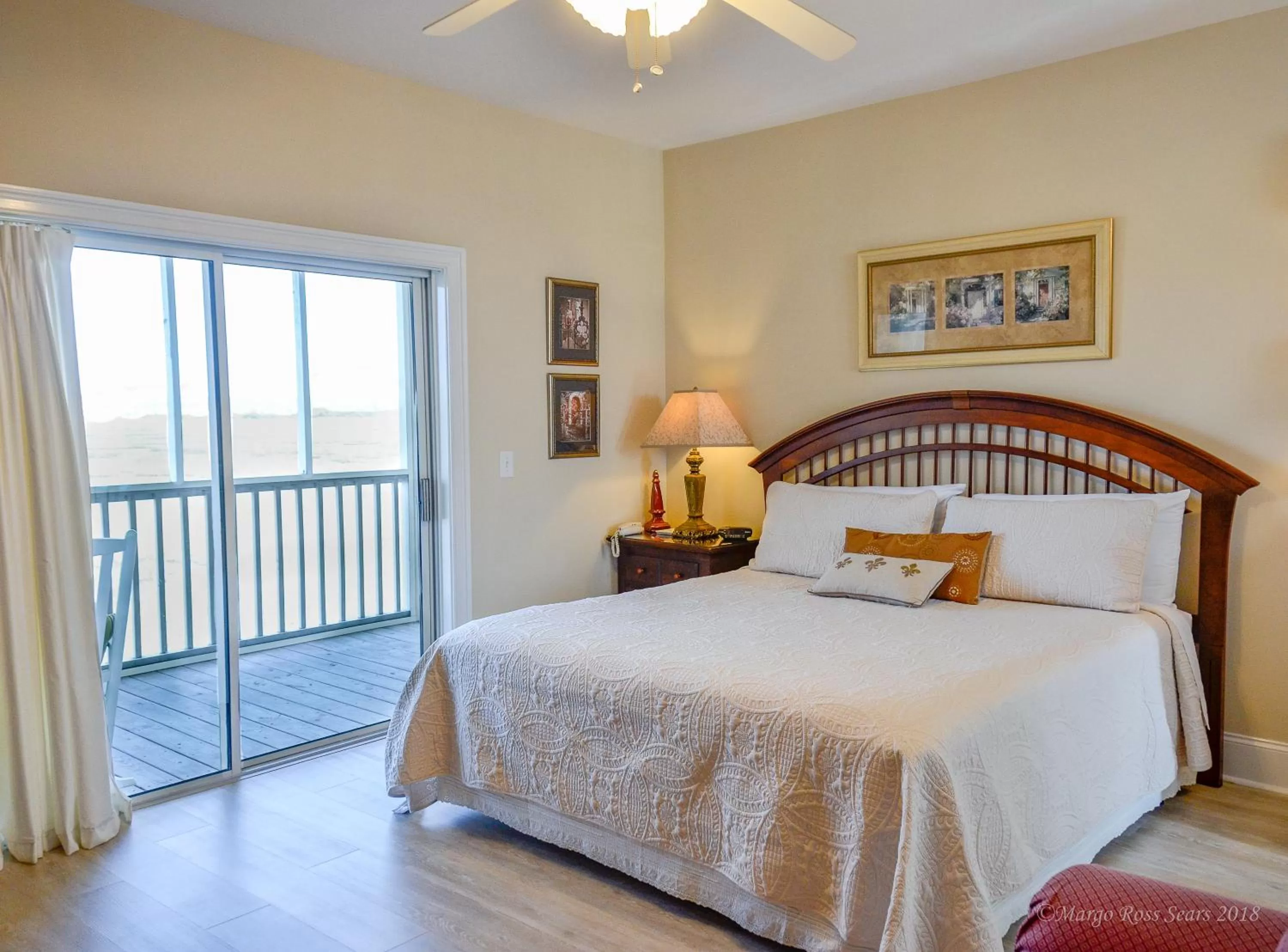 Bed in The Sunset Inn