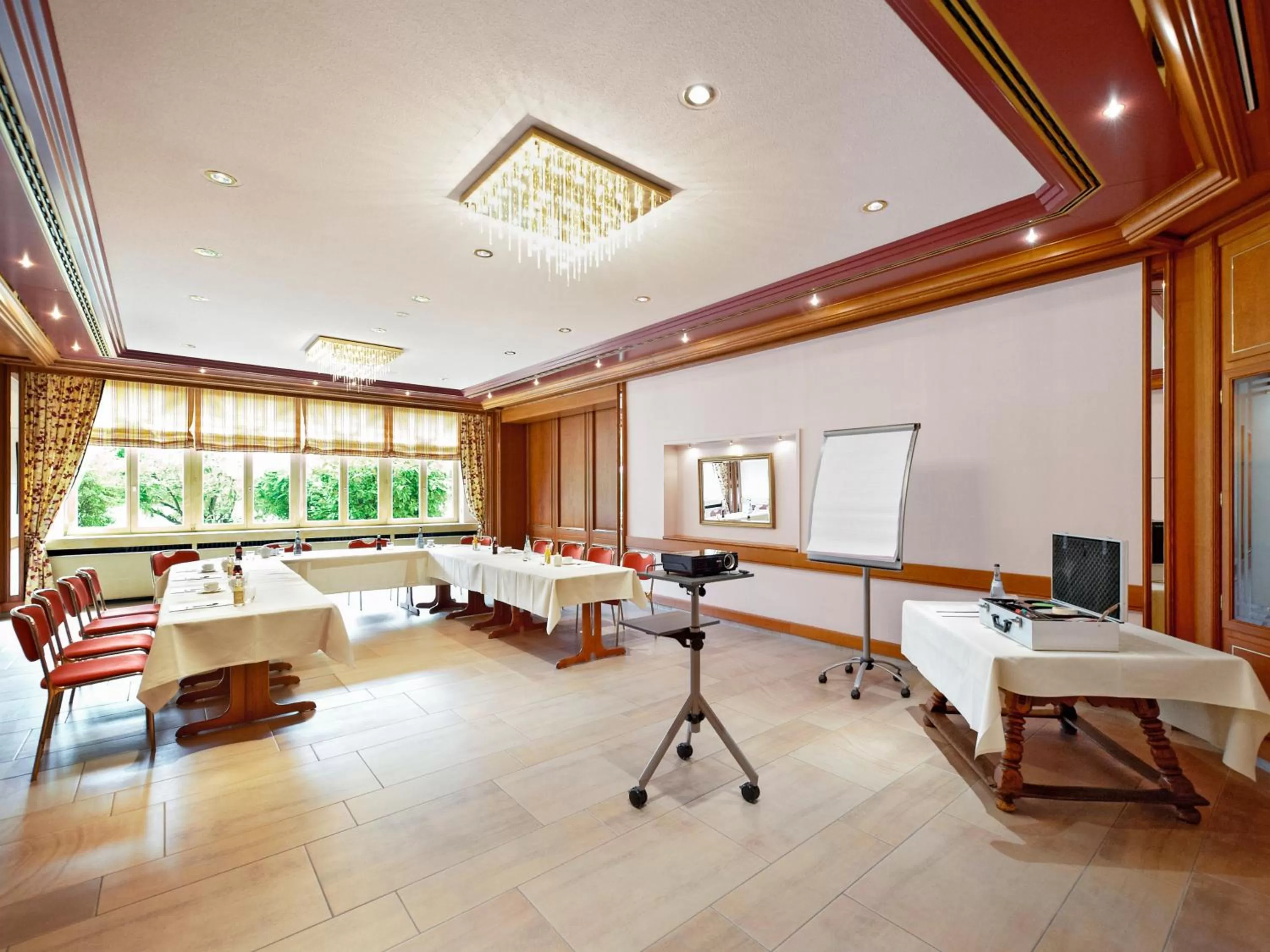 Business facilities in Hirsch Hotel