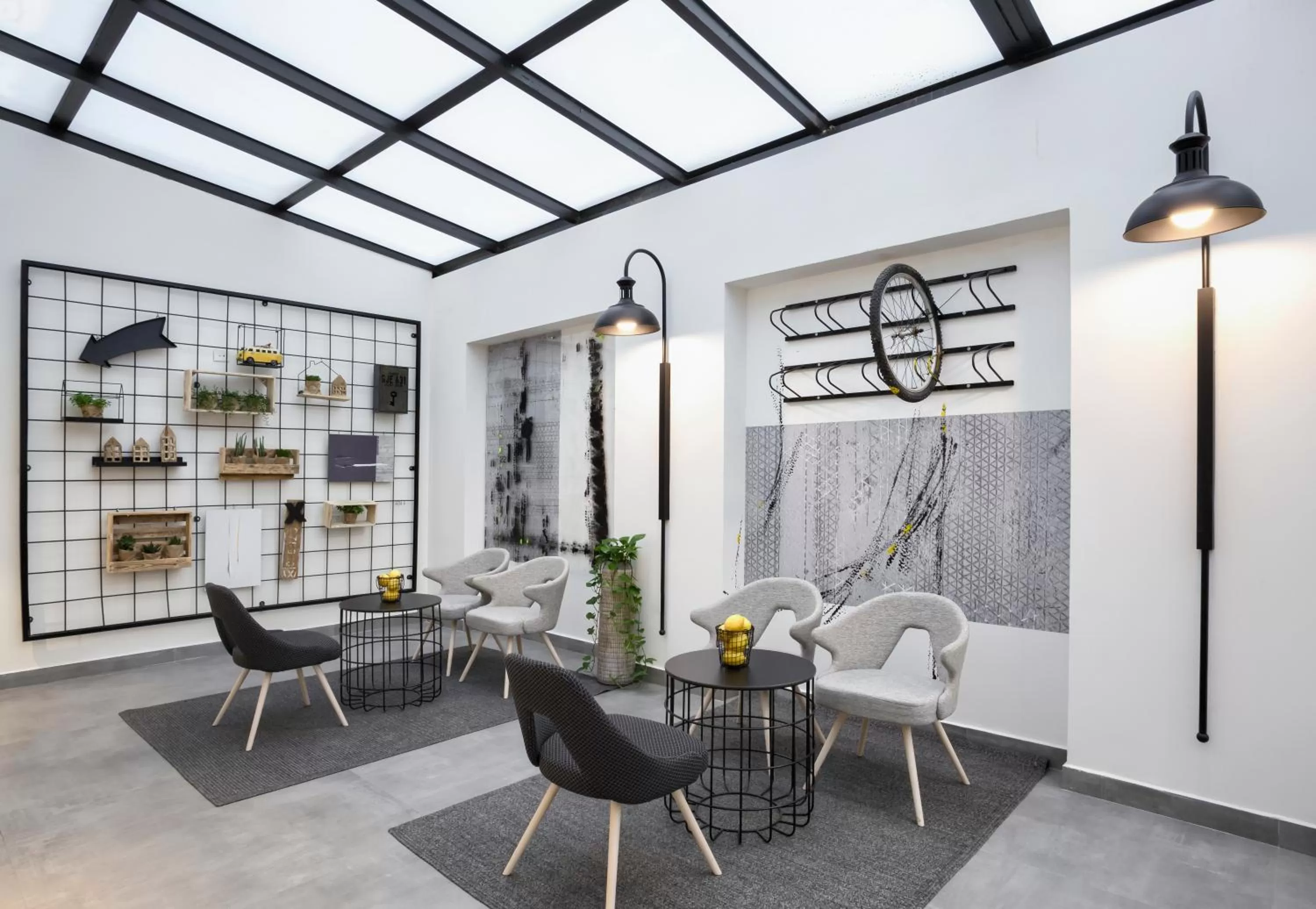 Communal lounge/ TV room in BY14 TLV Hotel