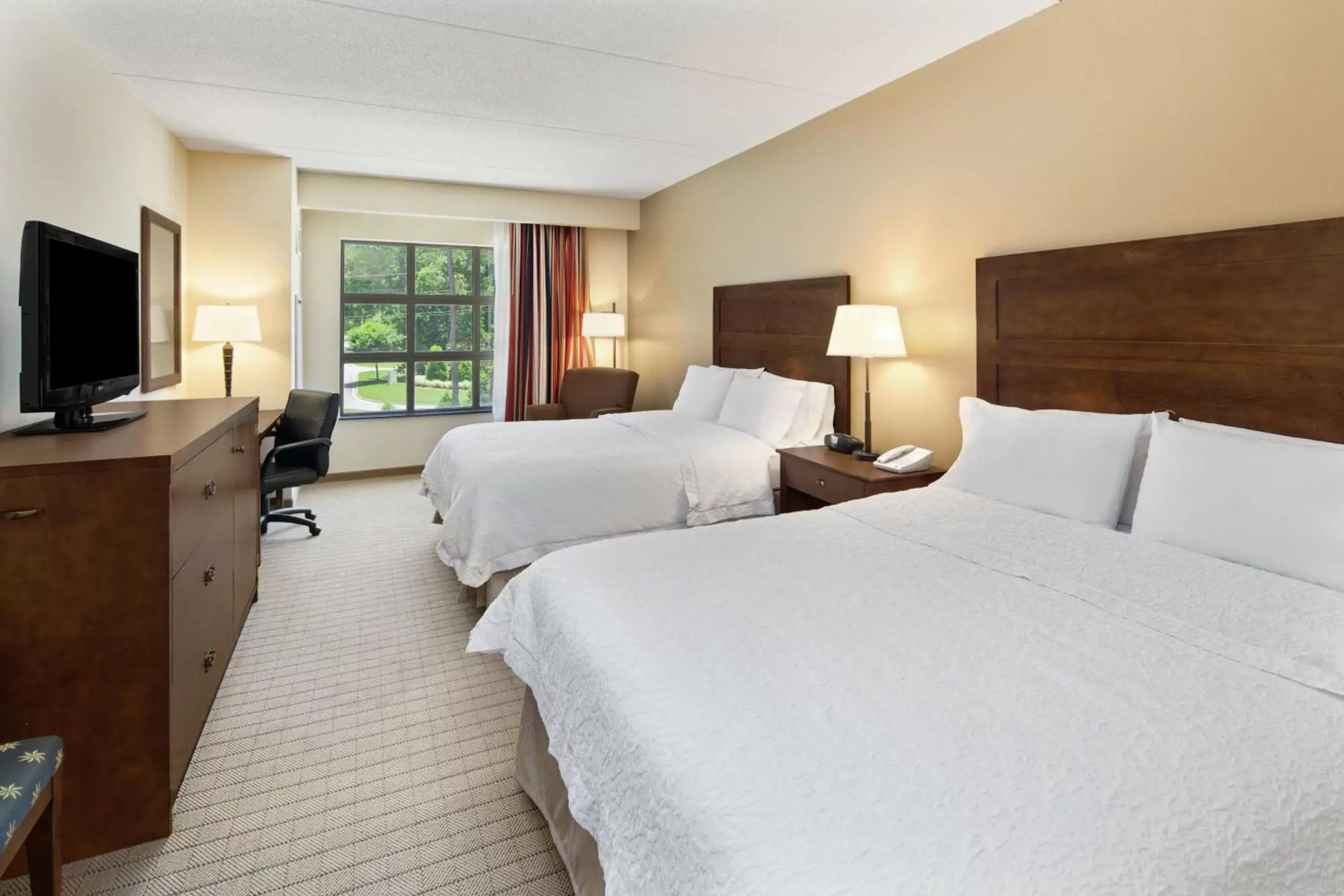 Bedroom, Bed in Hampton Inn Columbus/South-Fort Benning