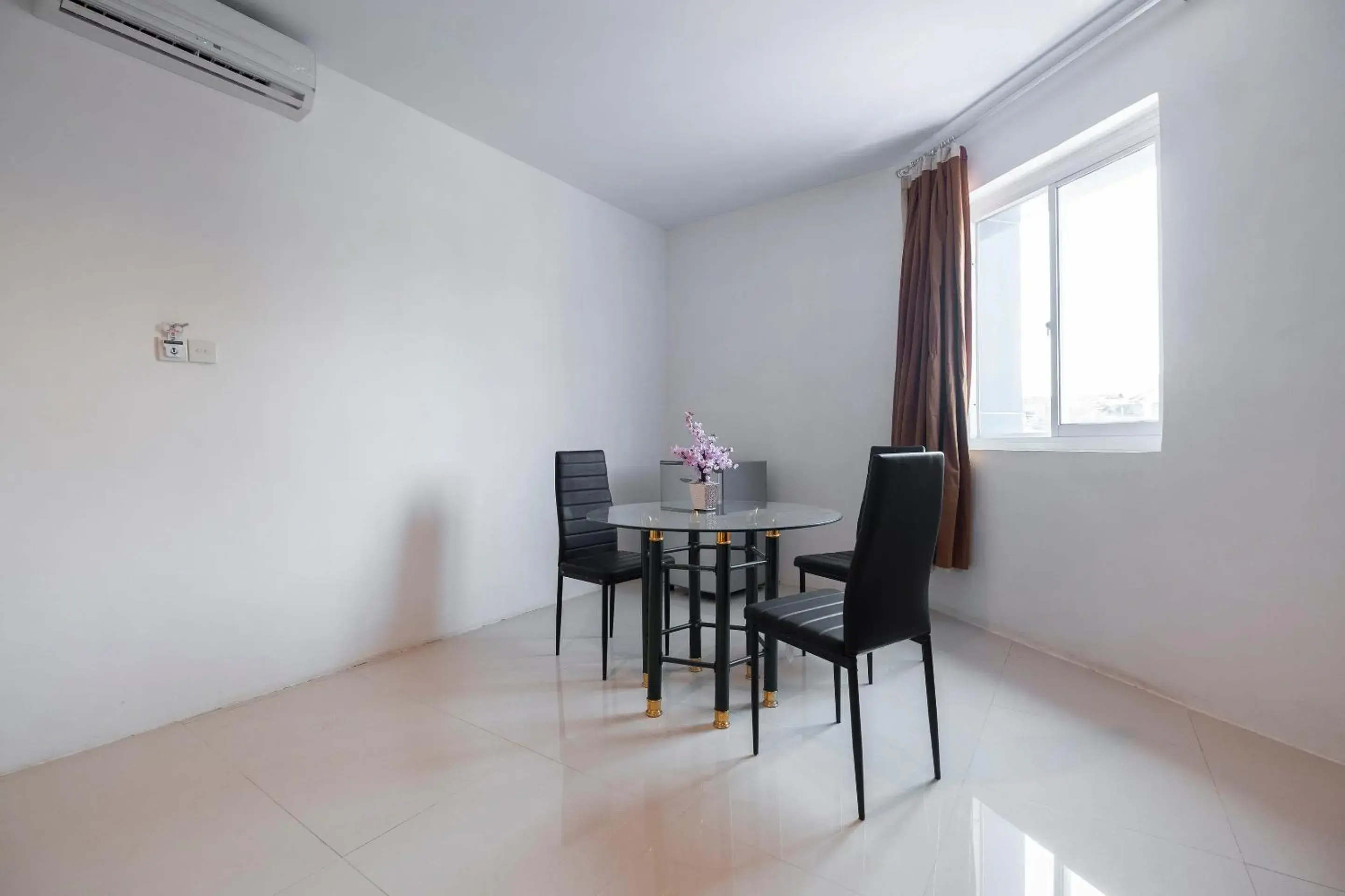Living room, Dining Area in SUPER OYO 1633 Hotel Darma Nusantara 3
