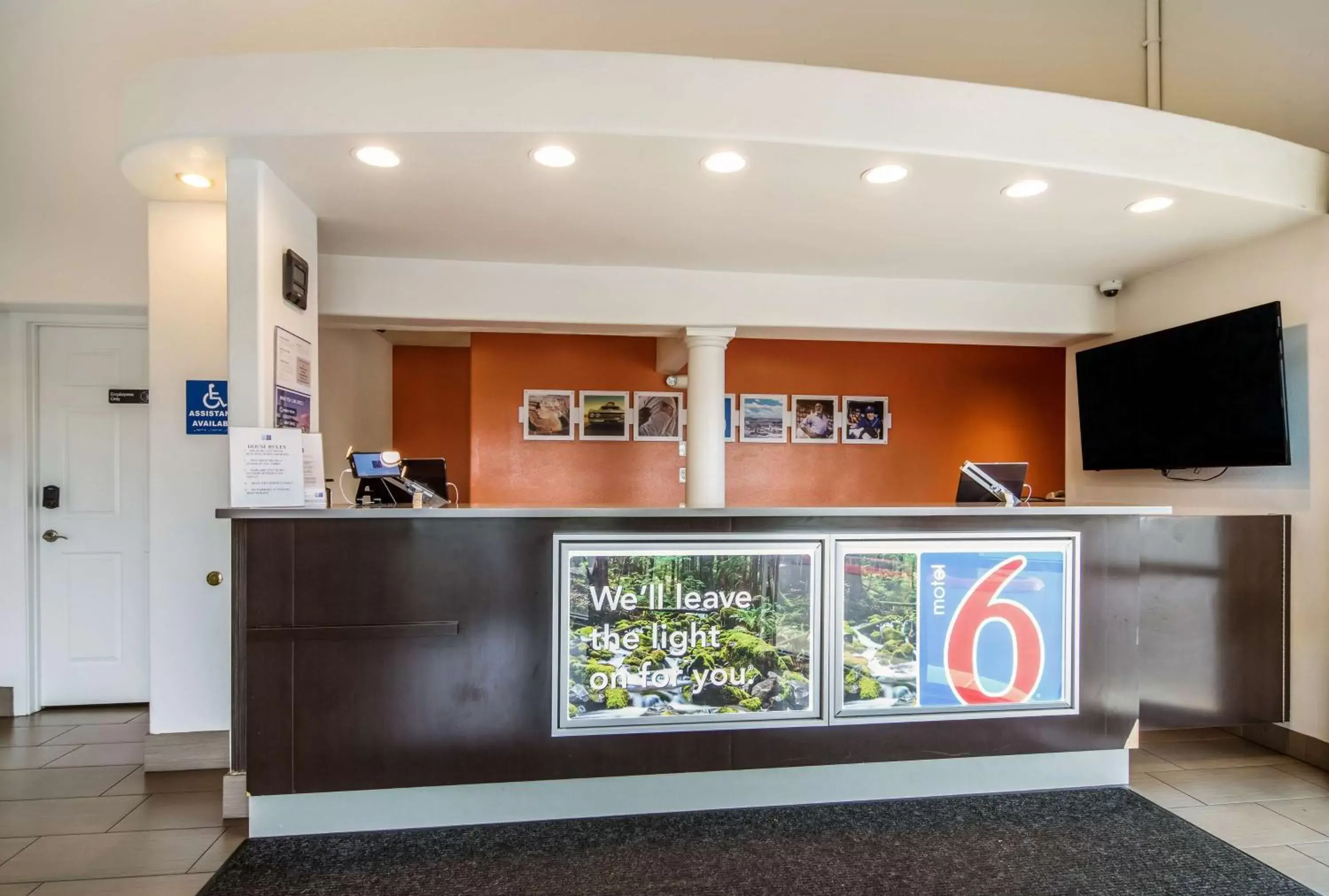 TV and multimedia, Lobby/Reception in Motel 6-Vancouver, WA