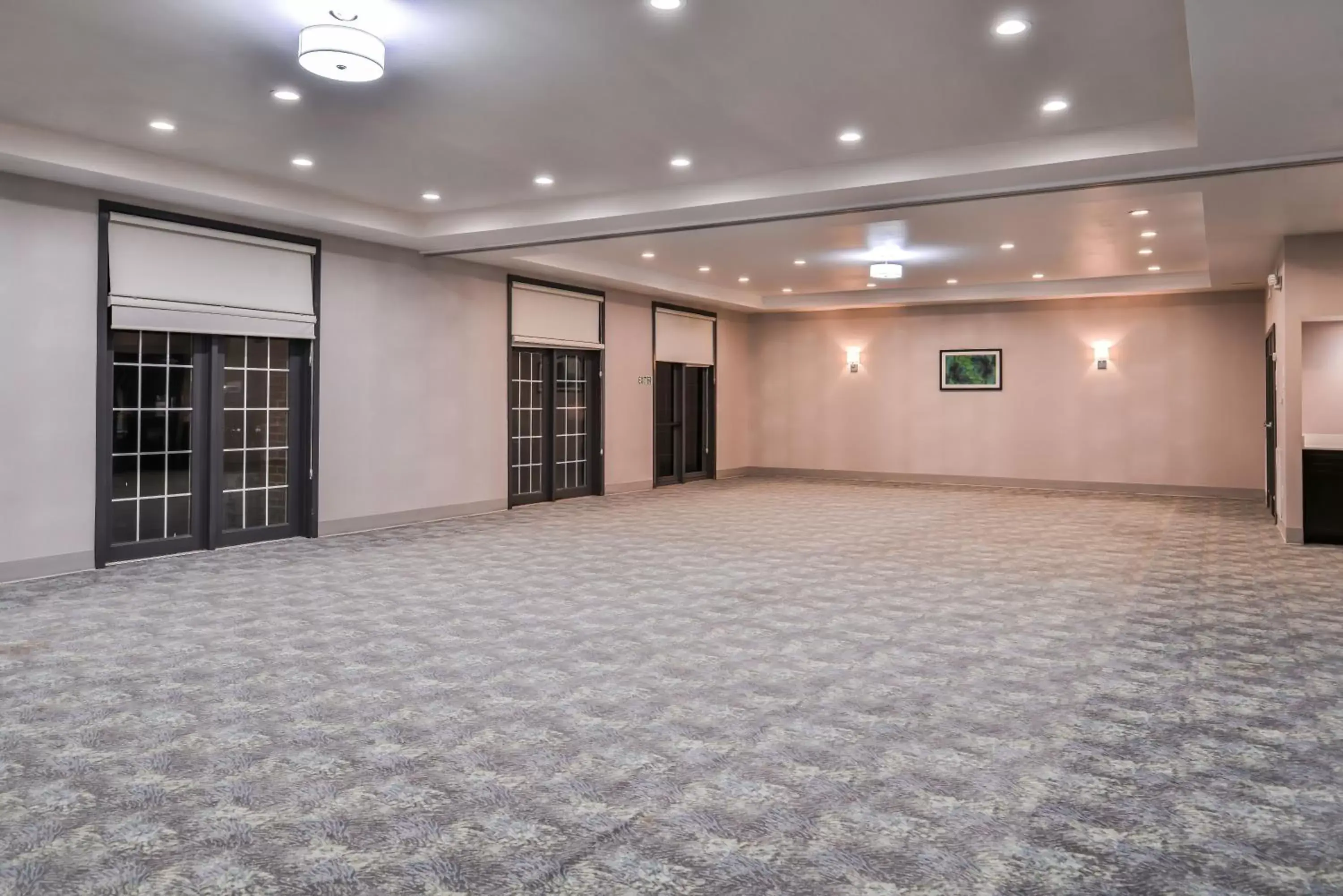 Meeting/conference room in Holiday Inn and Suites Addison, an IHG Hotel