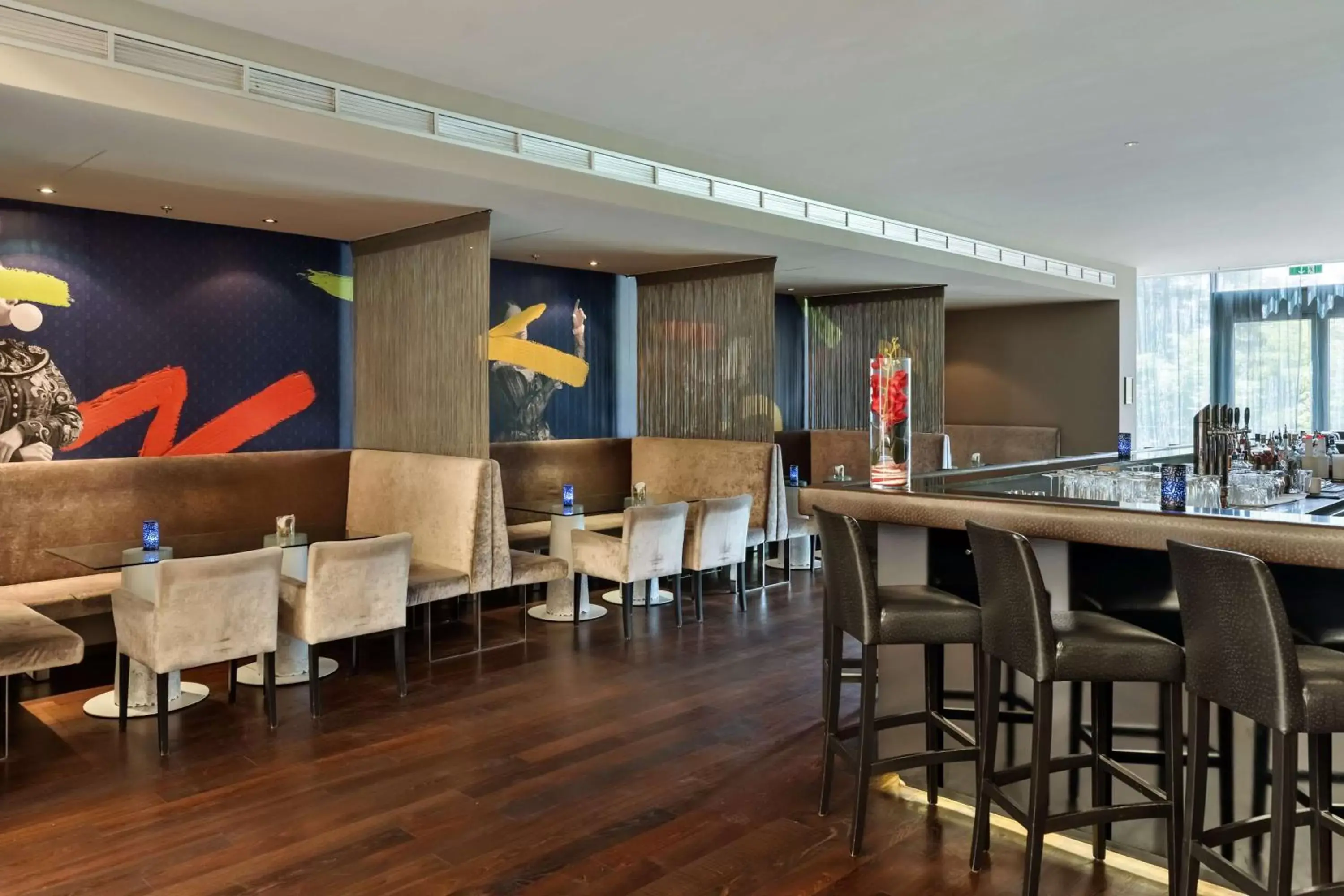 Lounge or bar, Restaurant/Places to Eat in Doubletree by Hilton Vienna Schonbrunn