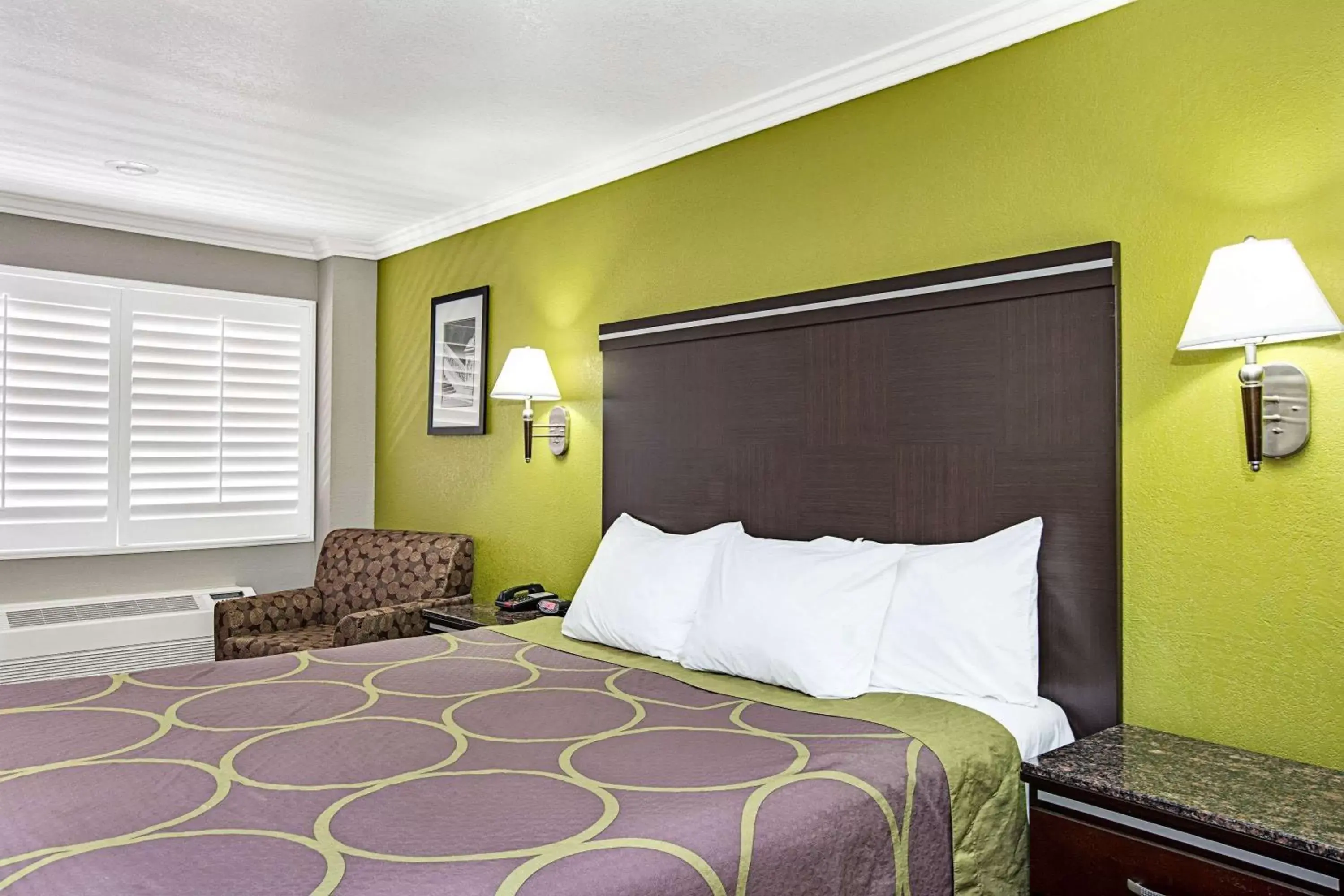 Photo of the whole room, Bed in Super 8 By Wyndham Inglewood/LAX
