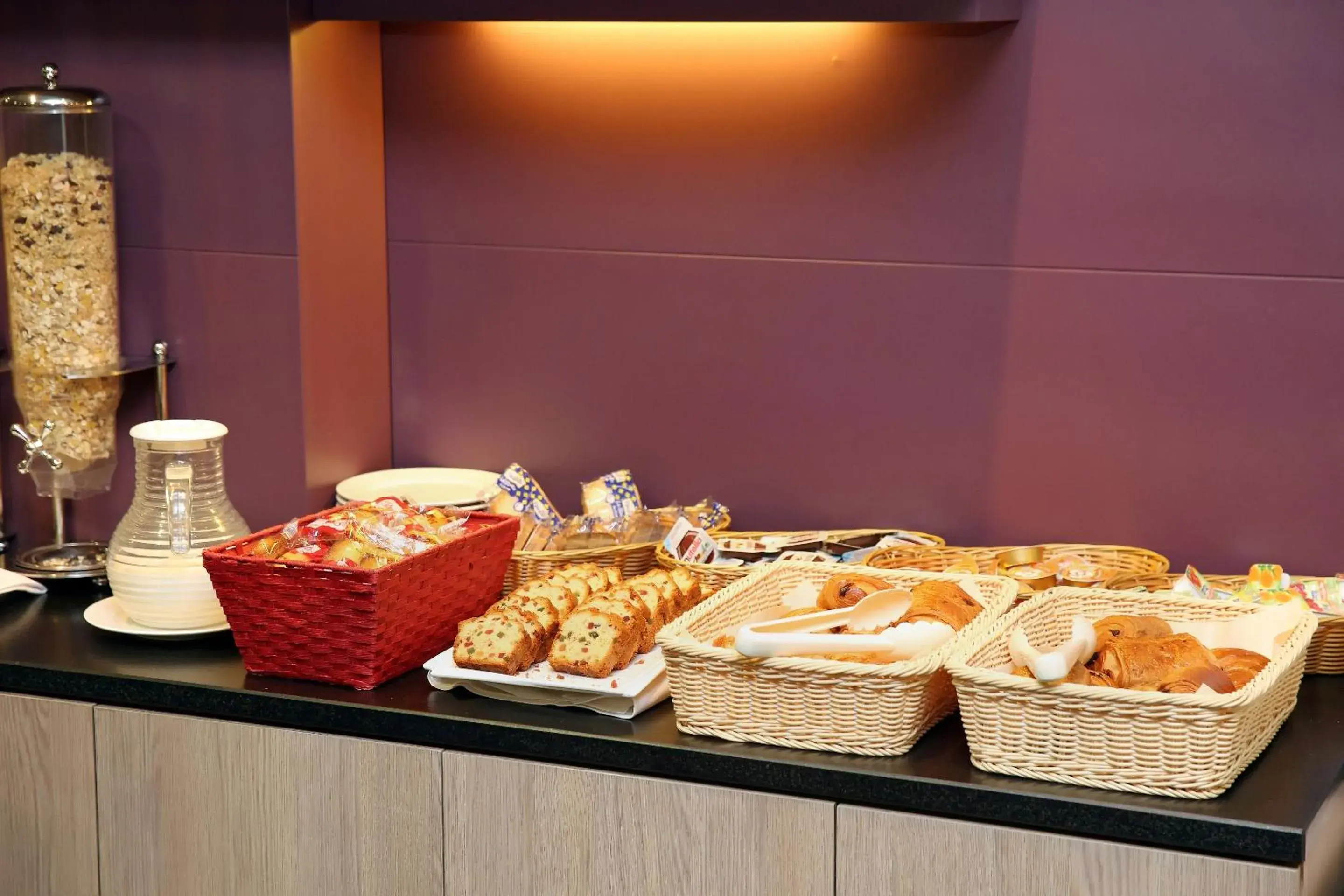 Buffet breakfast, Food in The Originals City, Hotel Le Caussea, Castres (Inter-Hotel)