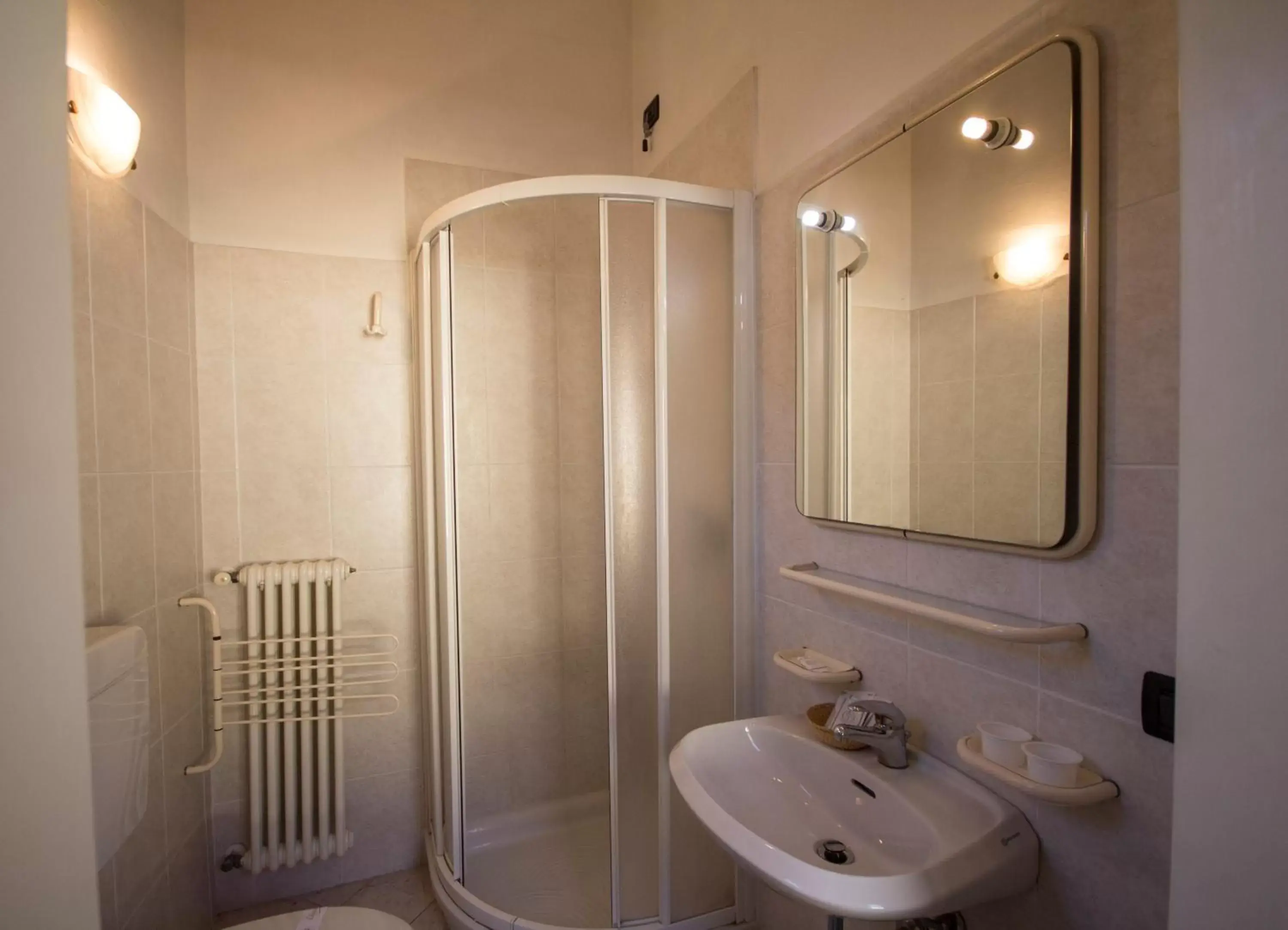Shower, Bathroom in Albergo Sala