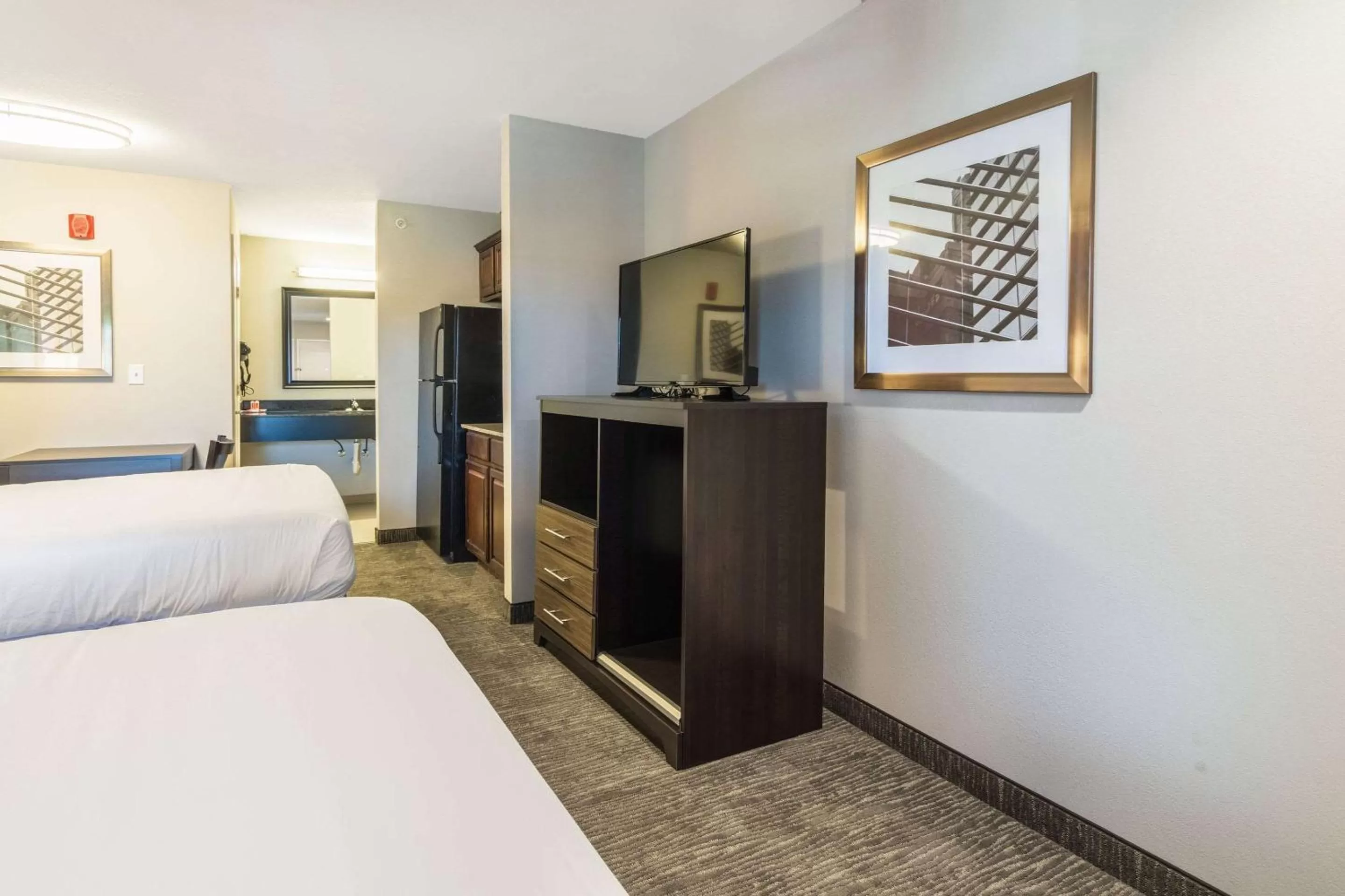 Photo of the whole room, Bed in Econo Lodge Inn & Suites North Little Rock near Riverfront