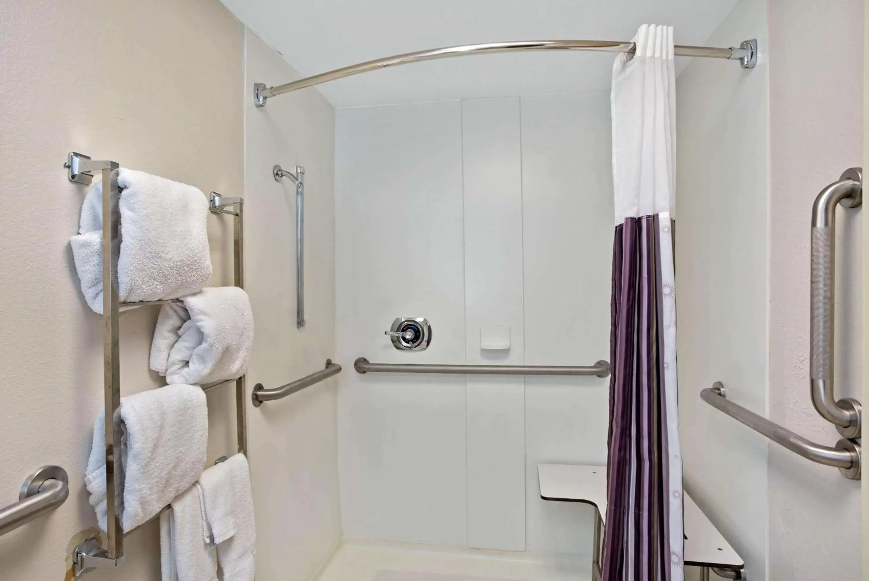 Shower, Bathroom in La Quinta by Wyndham New Haven