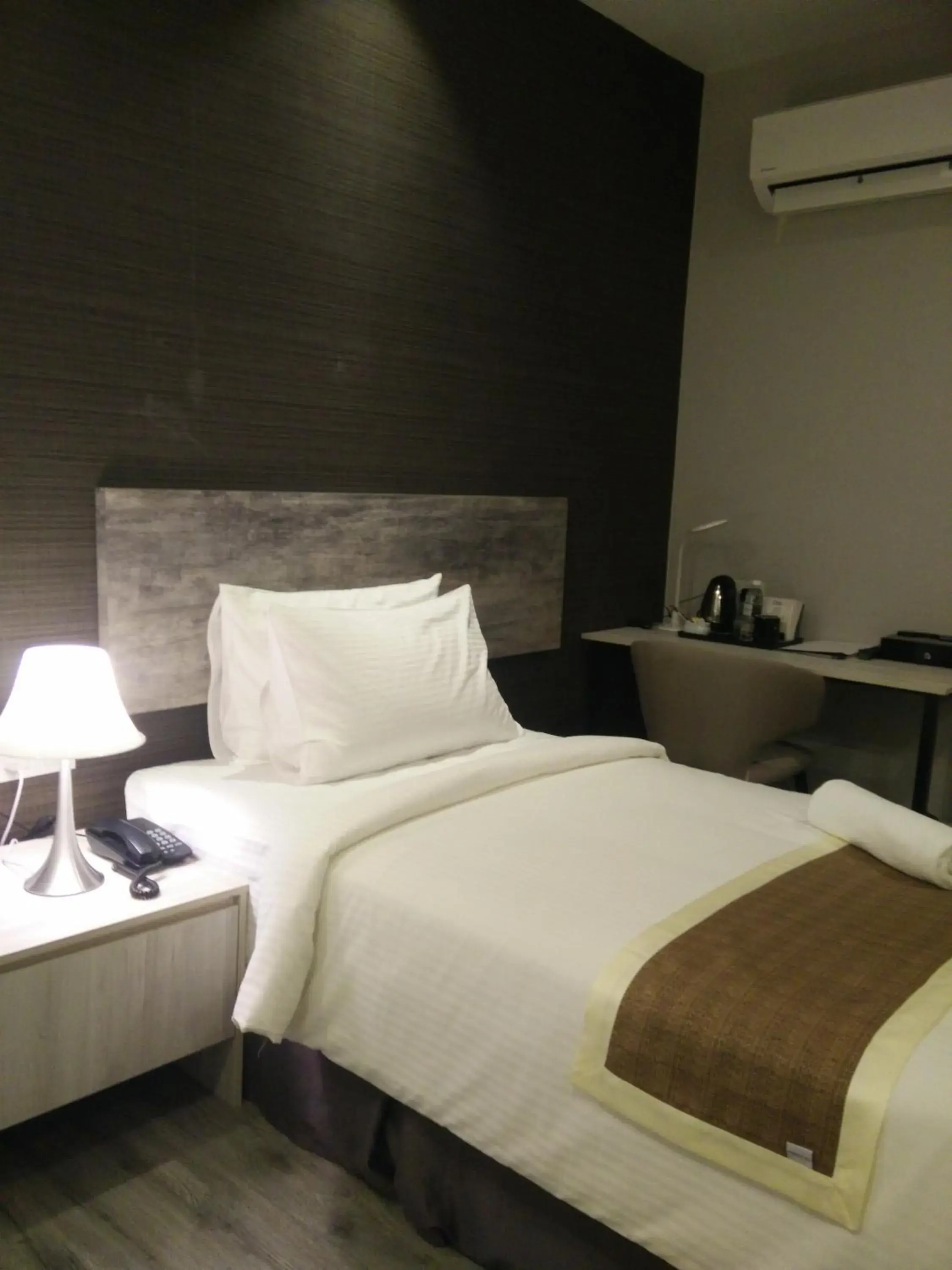 Bed in The Leverage Business hotel (Skudai)