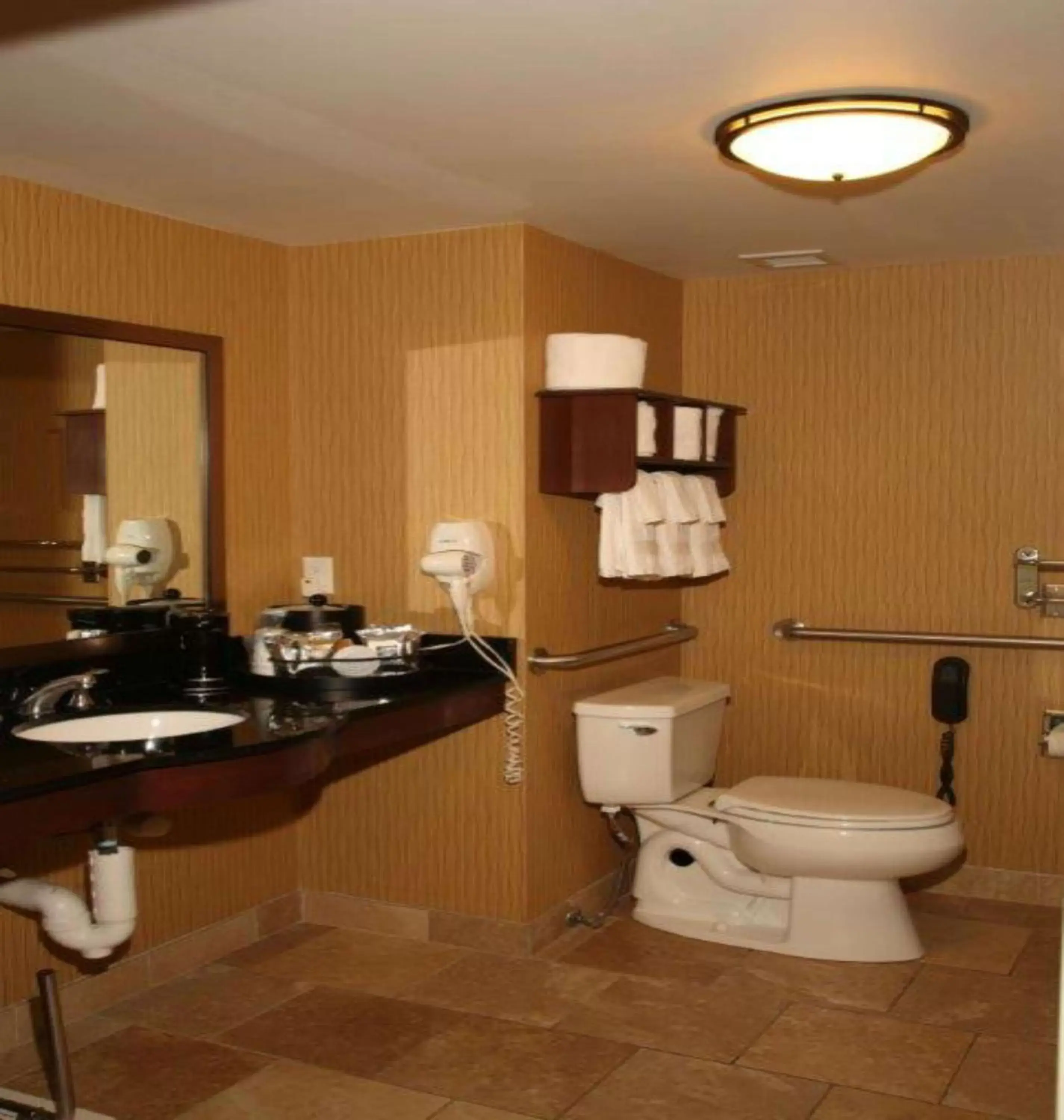 Bathroom in Hampton Inn & Suites Aberdeen