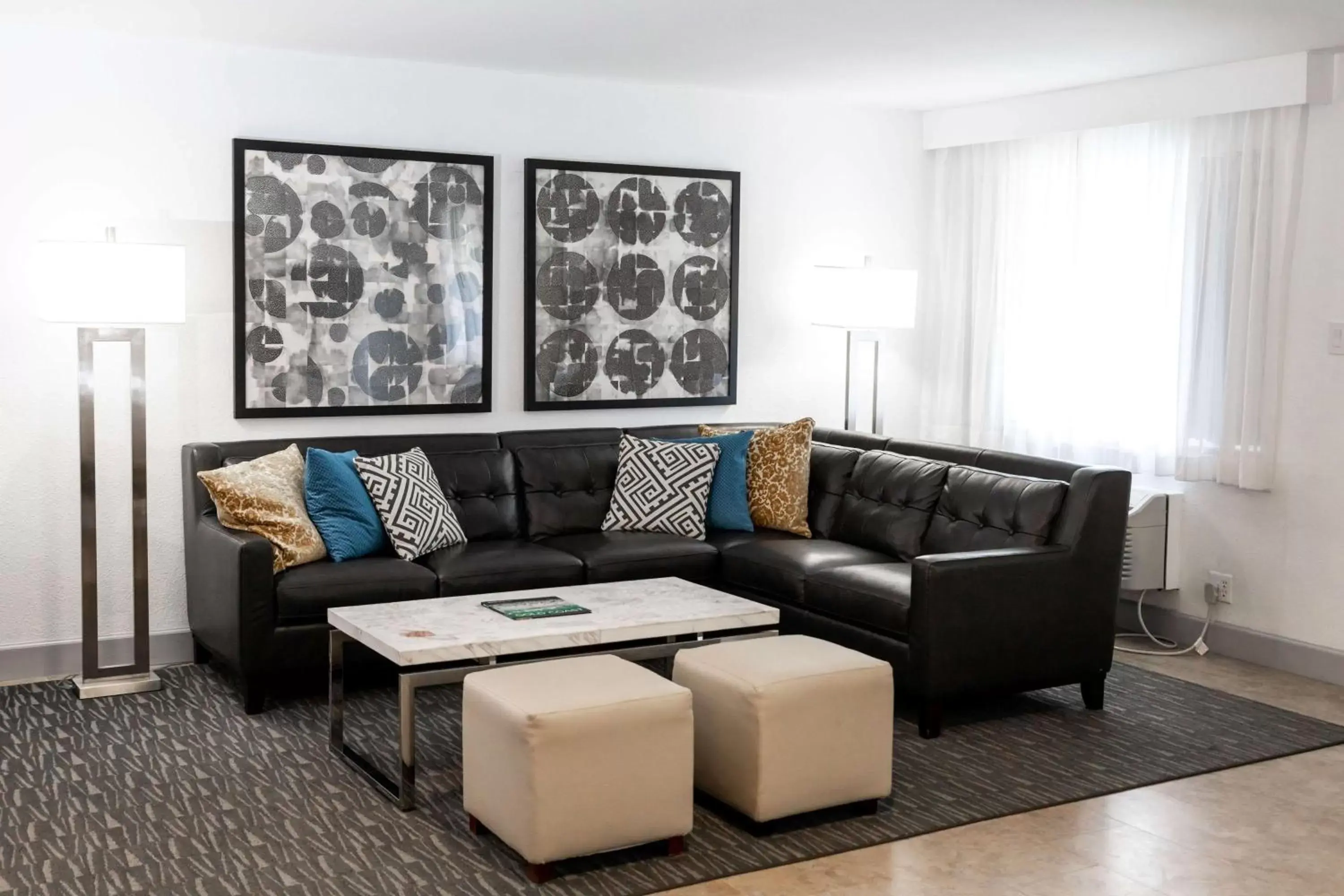 Living room, Seating Area in Best Western Palm Beach Lakes