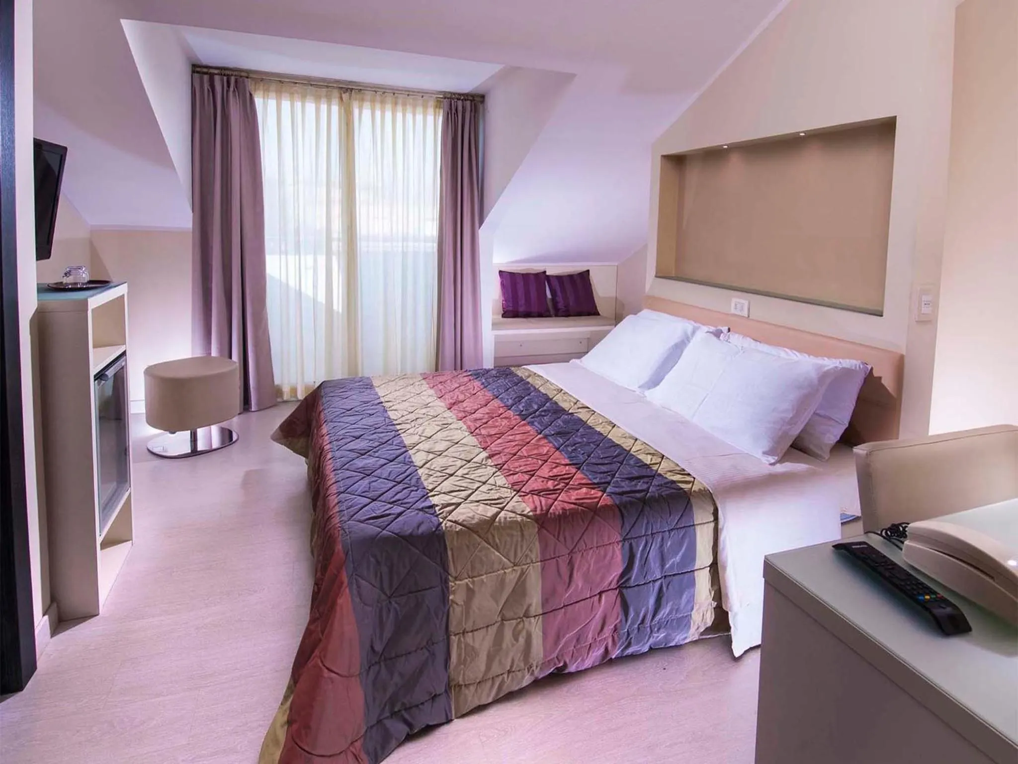 Bedroom, Bed in Hotel St. Moritz