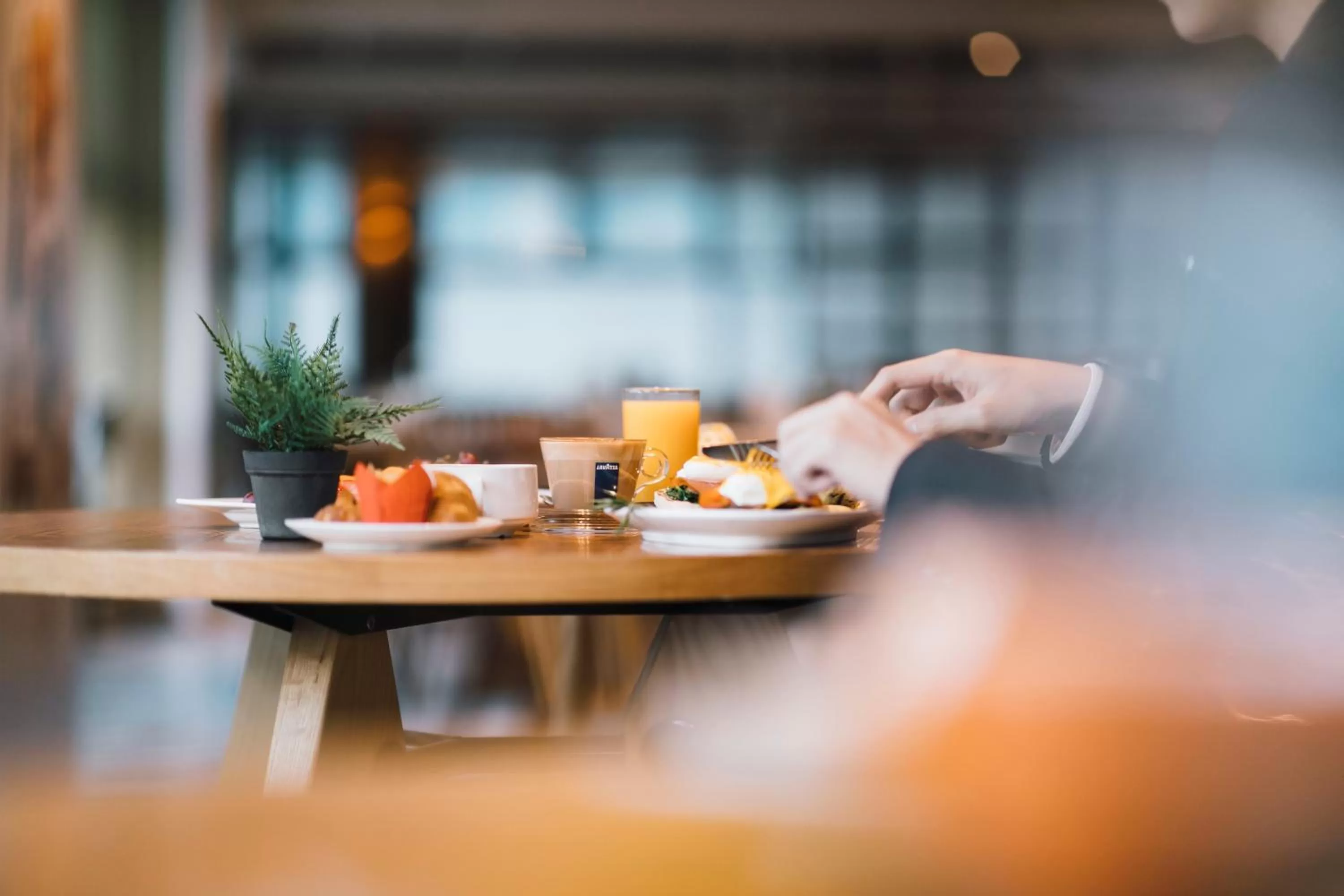 Restaurant/places to eat in Hotel Stage