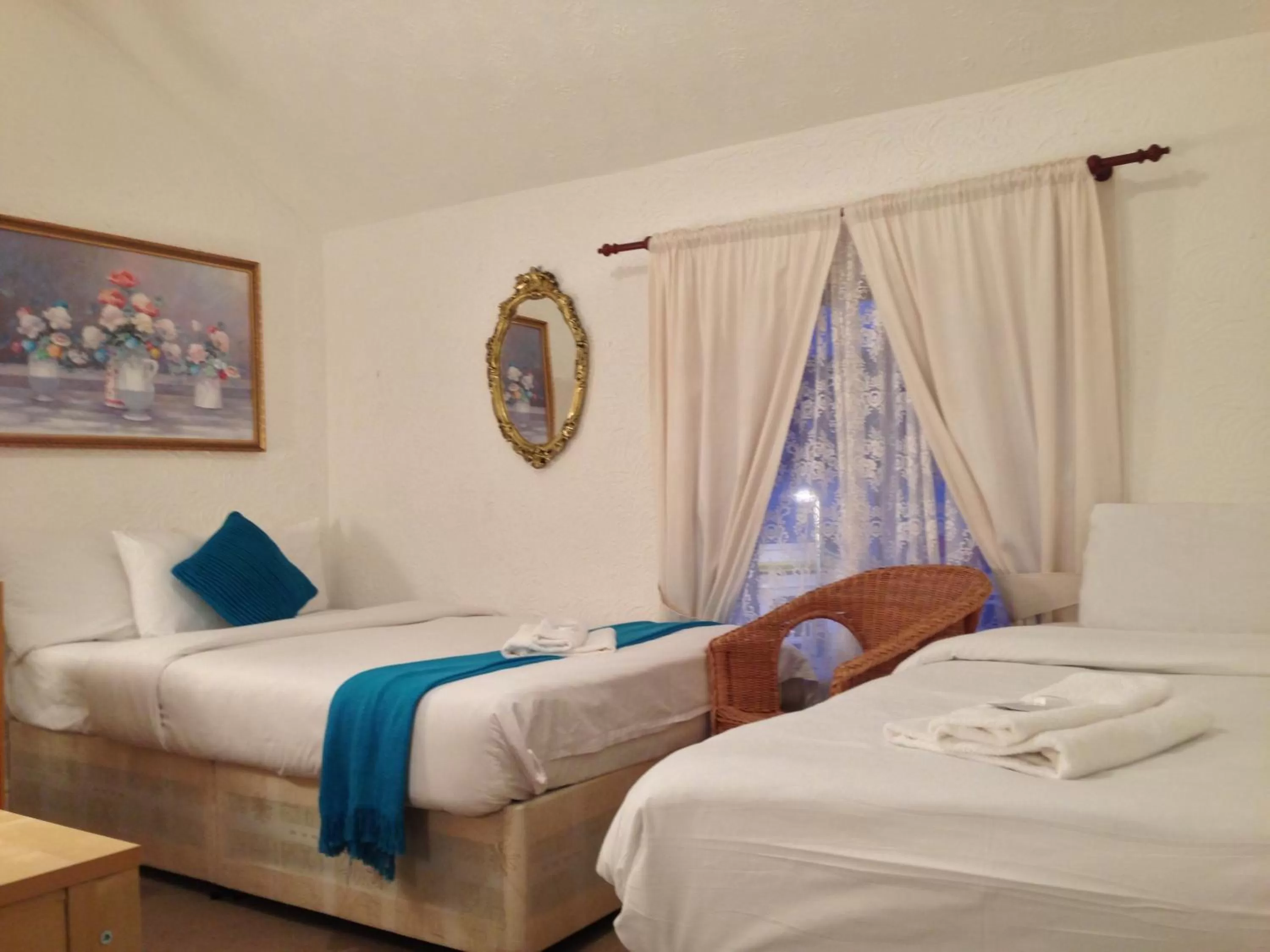 Photo of the whole room, Bed in Wilsons Hotel - Blackpool Tower View