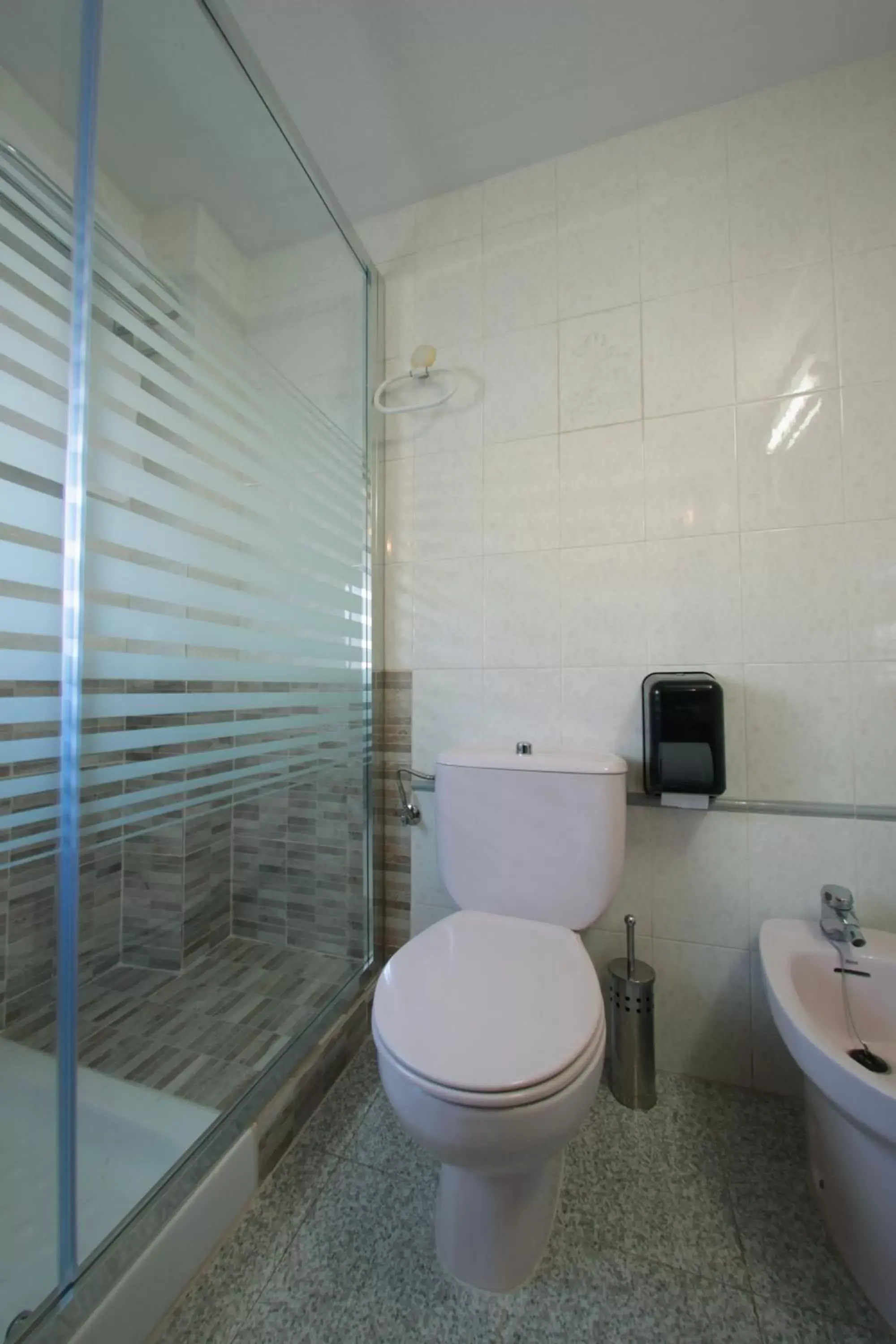 Toilet, Bathroom in Hotel Mediterráneo