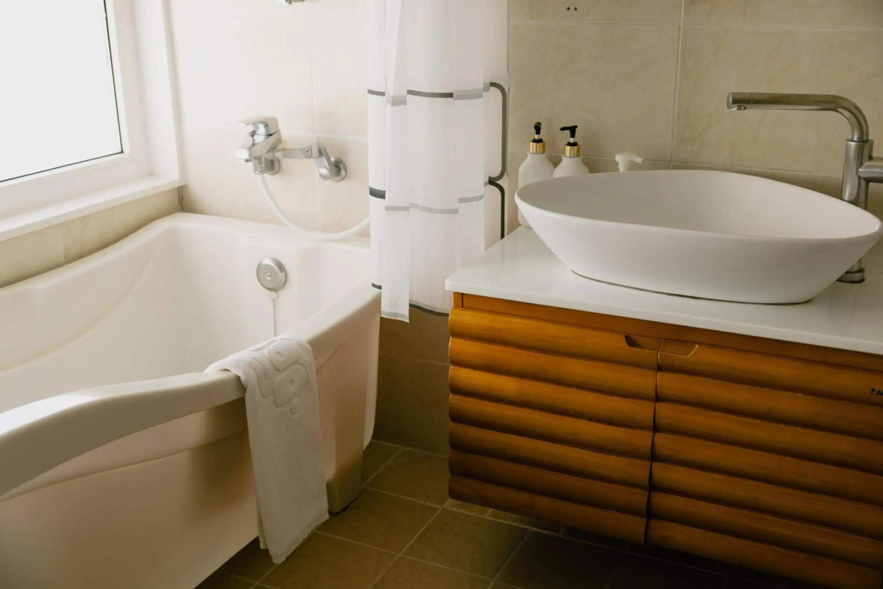 Bath, Bathroom in Mauna Ocean Resort
