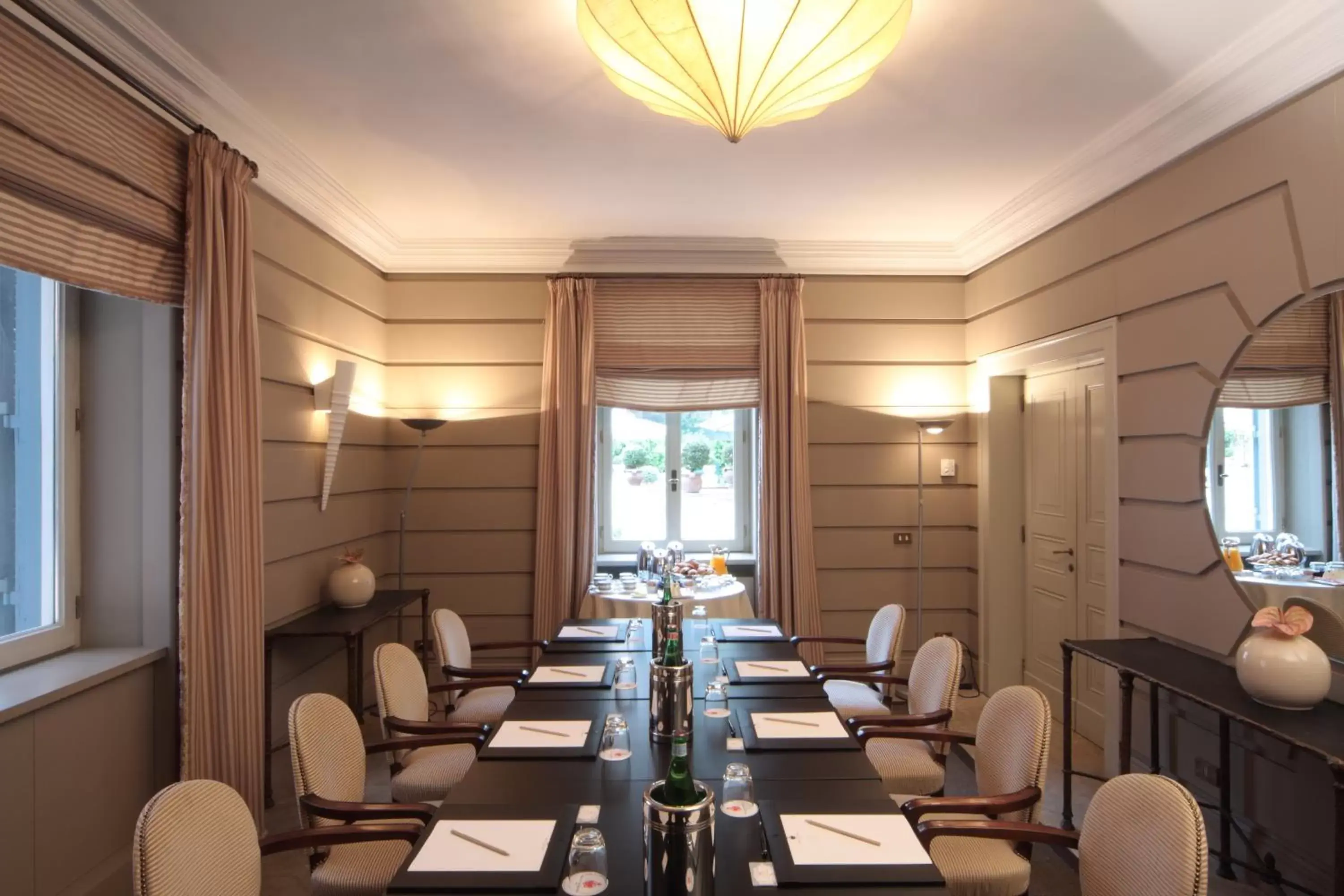Business facilities, Restaurant/Places to Eat in Rocco Forte Hotel de Russie