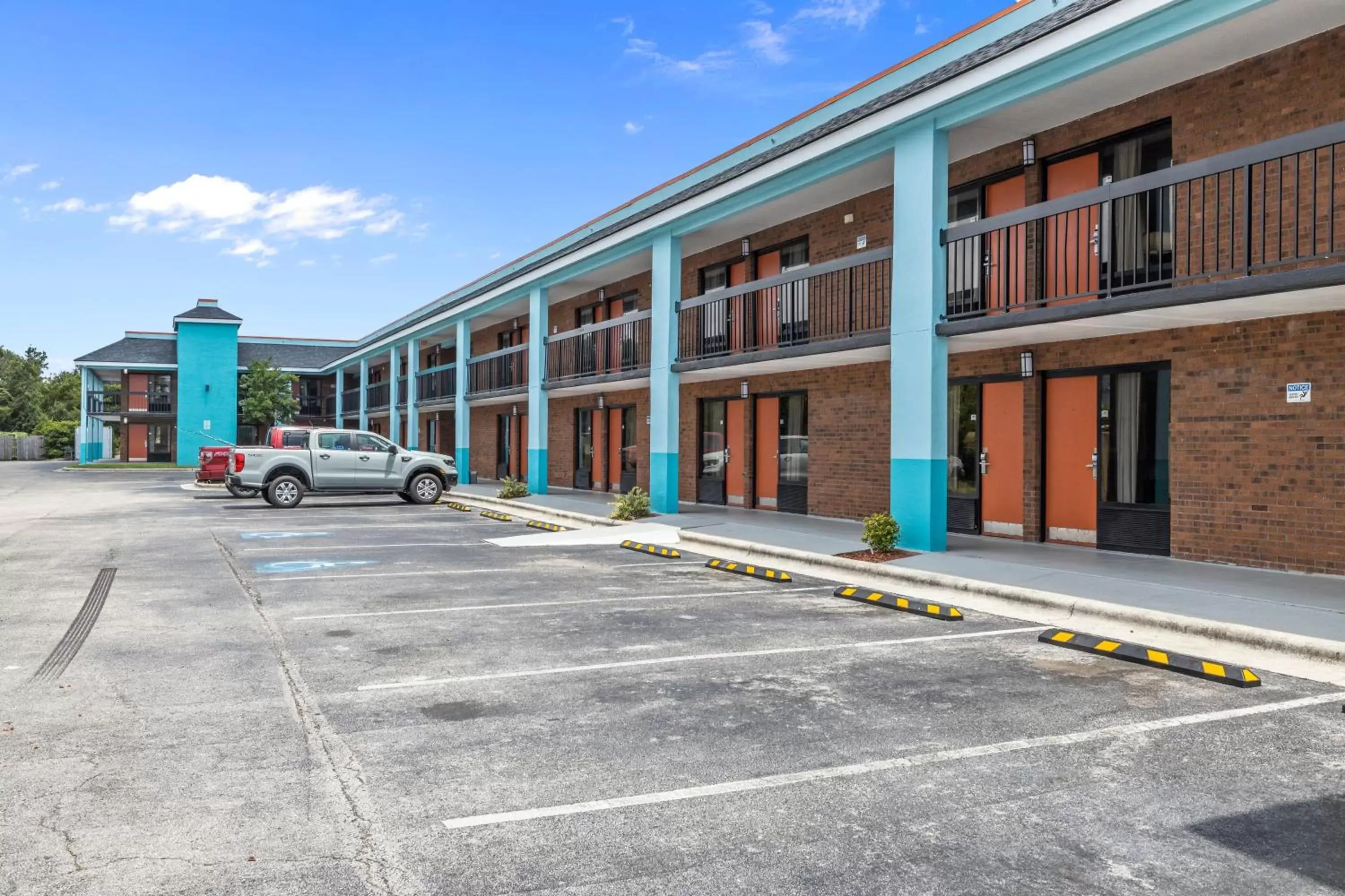 Property building in Garnet Inn & Suites, Morehead City near Atlantic Beach Property building in Garnet Inn & Suites, Morehead City near Atlantic Beach