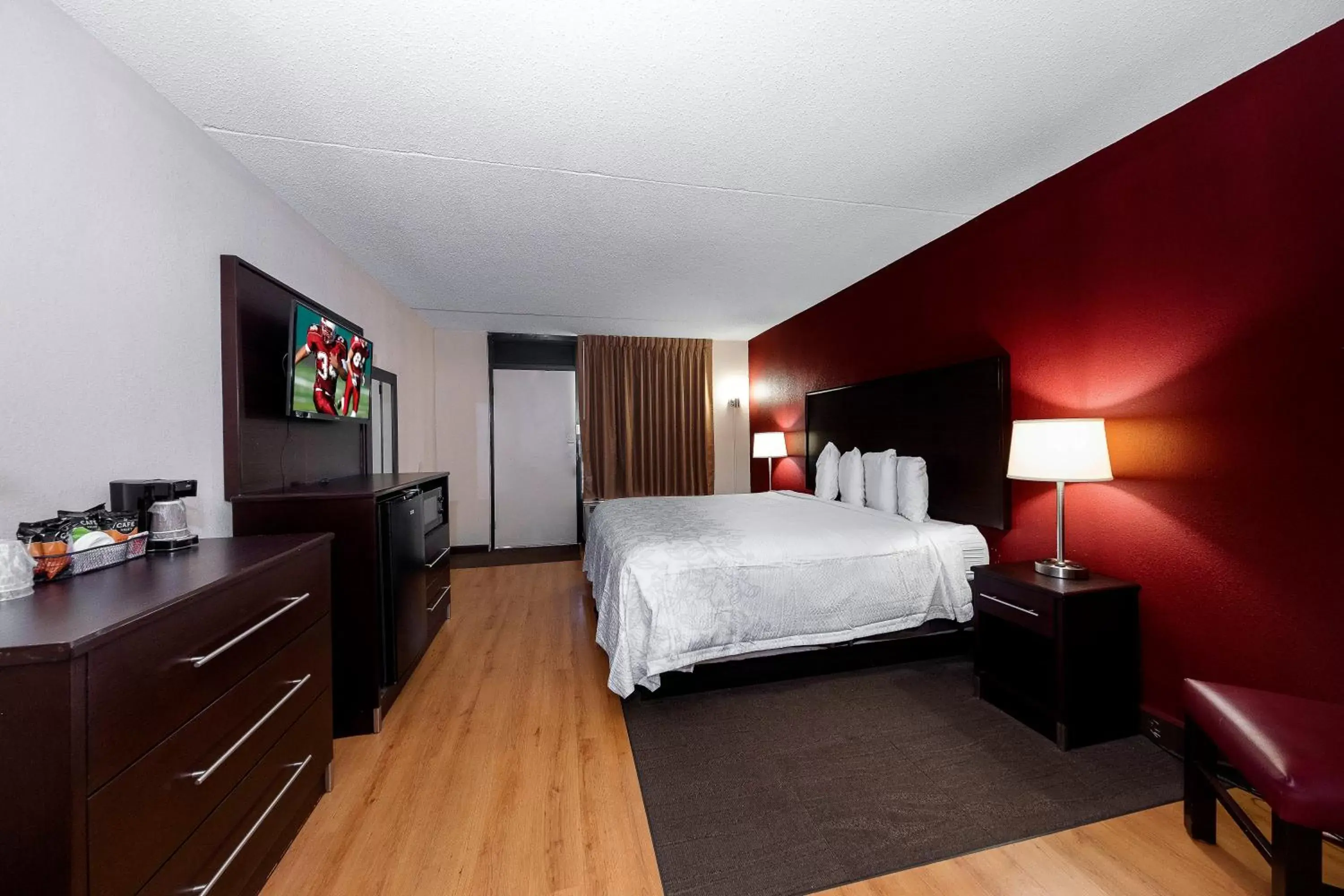 Photo of the whole room in Red Roof Inn PLUS+ Huntsville – Madison