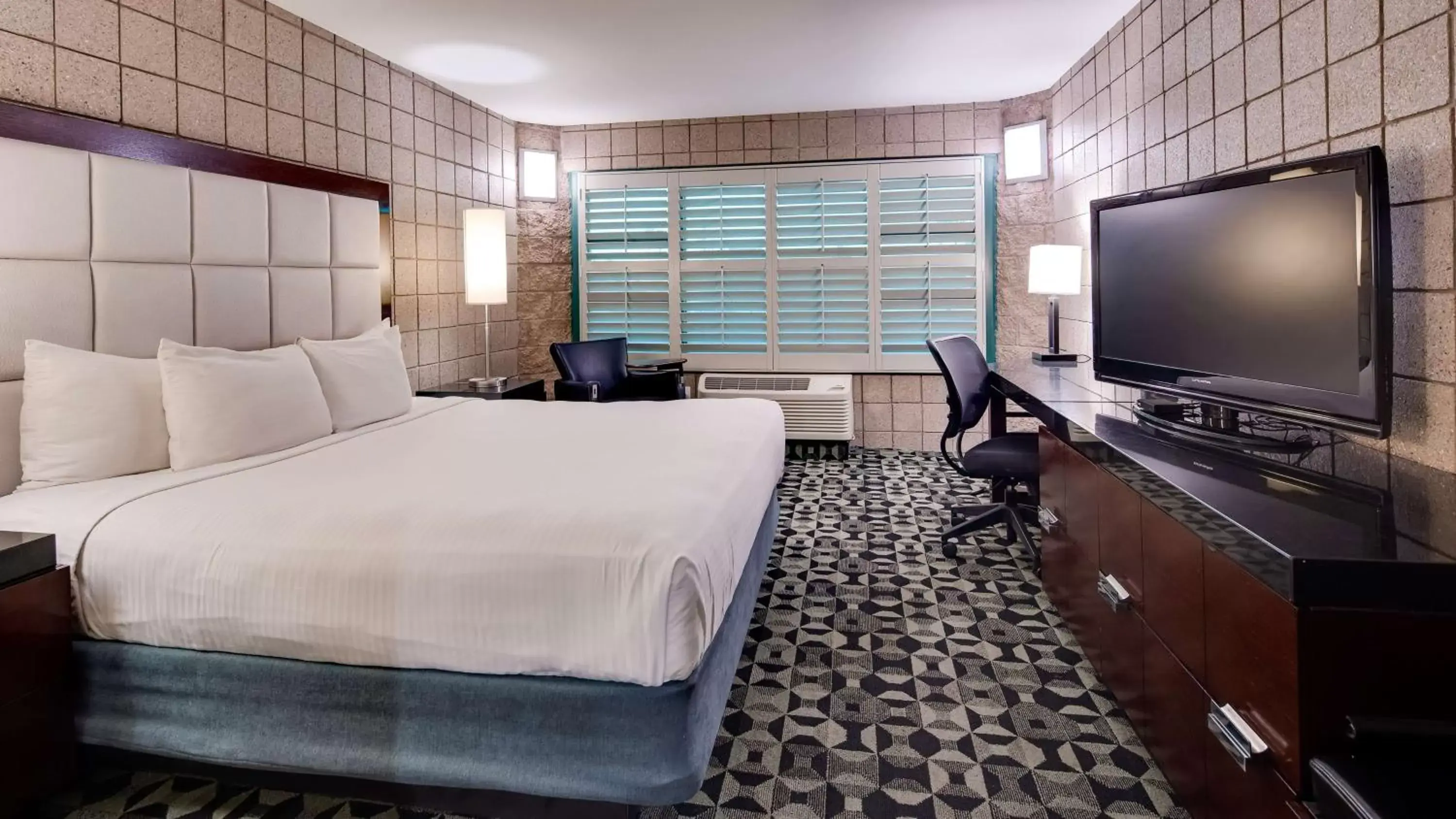 King Room with Roll-in Shower - Disability Access - Non-smoking in Best Western Plus Sundial King Room with Roll-in Shower - Disability Access - Non-smoking in Best Western Plus Sundial