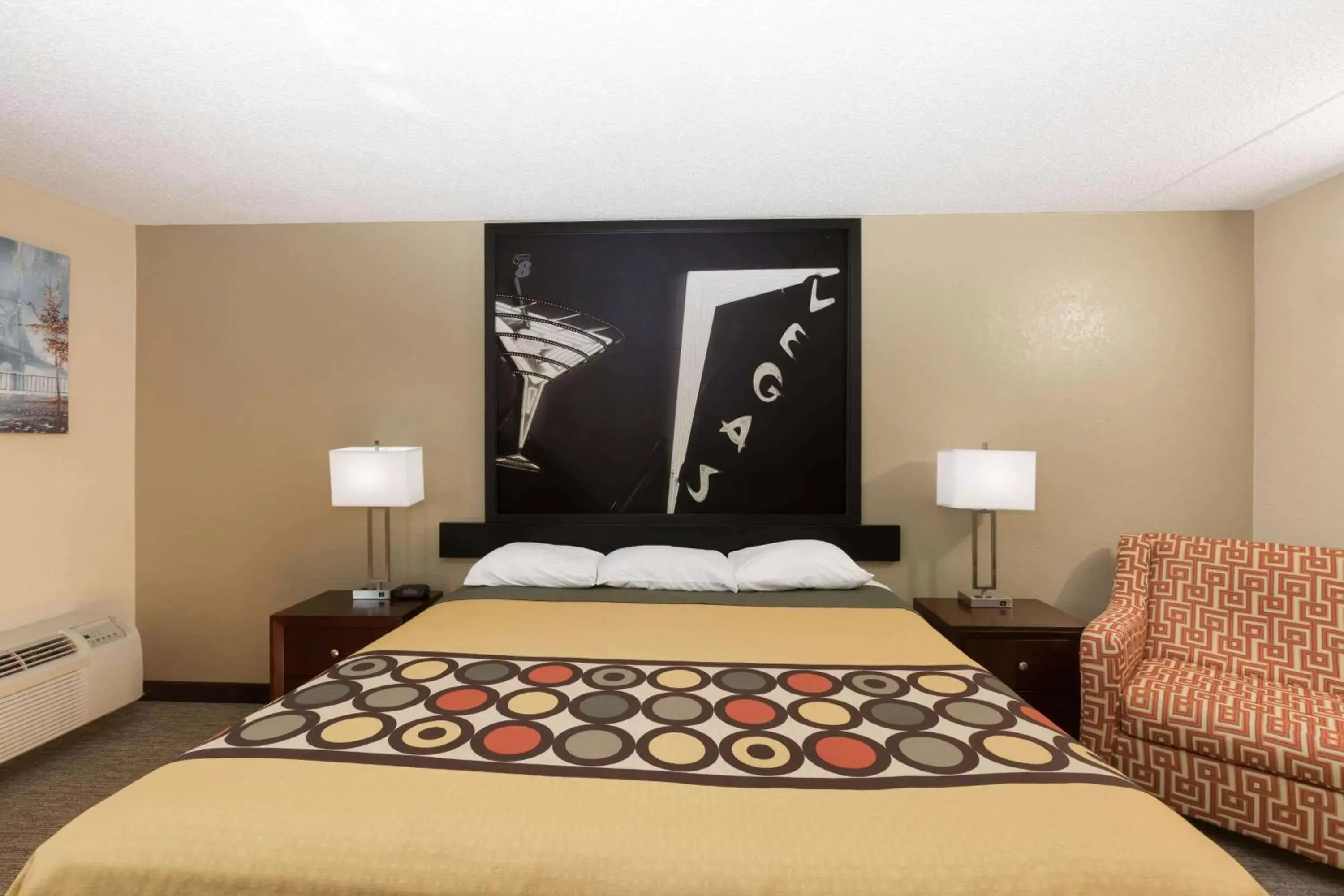 Photo of the whole room, Bed in Super 8 by Wyndham Wichita North