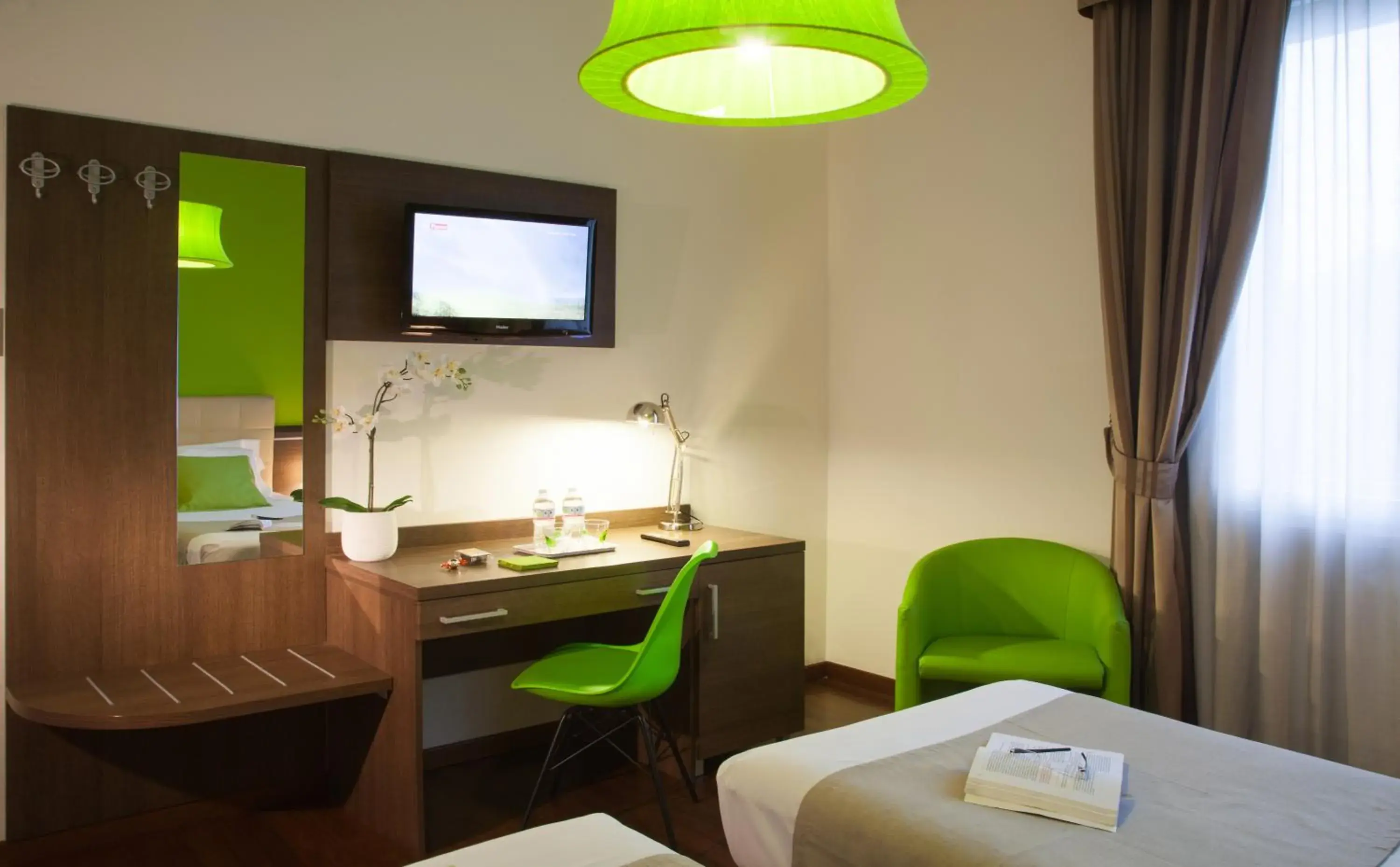 Bedroom, TV/Entertainment Center in Hotel Milano Palmanova