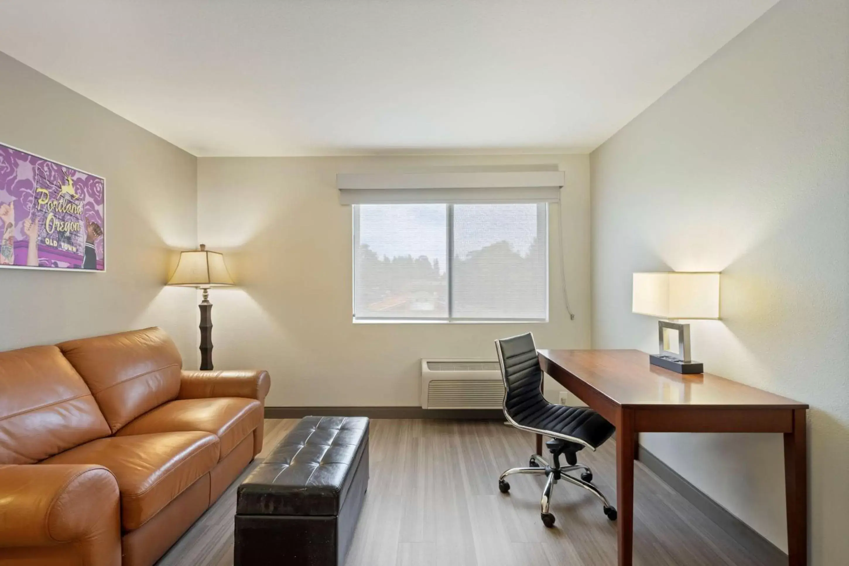 Bedroom, Seating Area in Best Western Lake Oswego Hotel & Suites