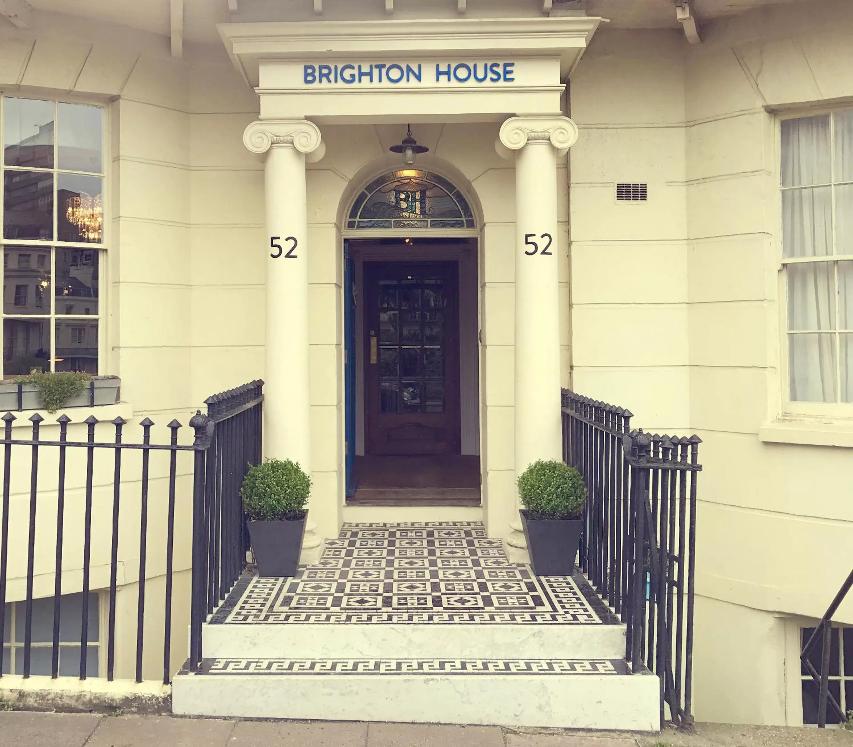 Facade/entrance in Brighton House