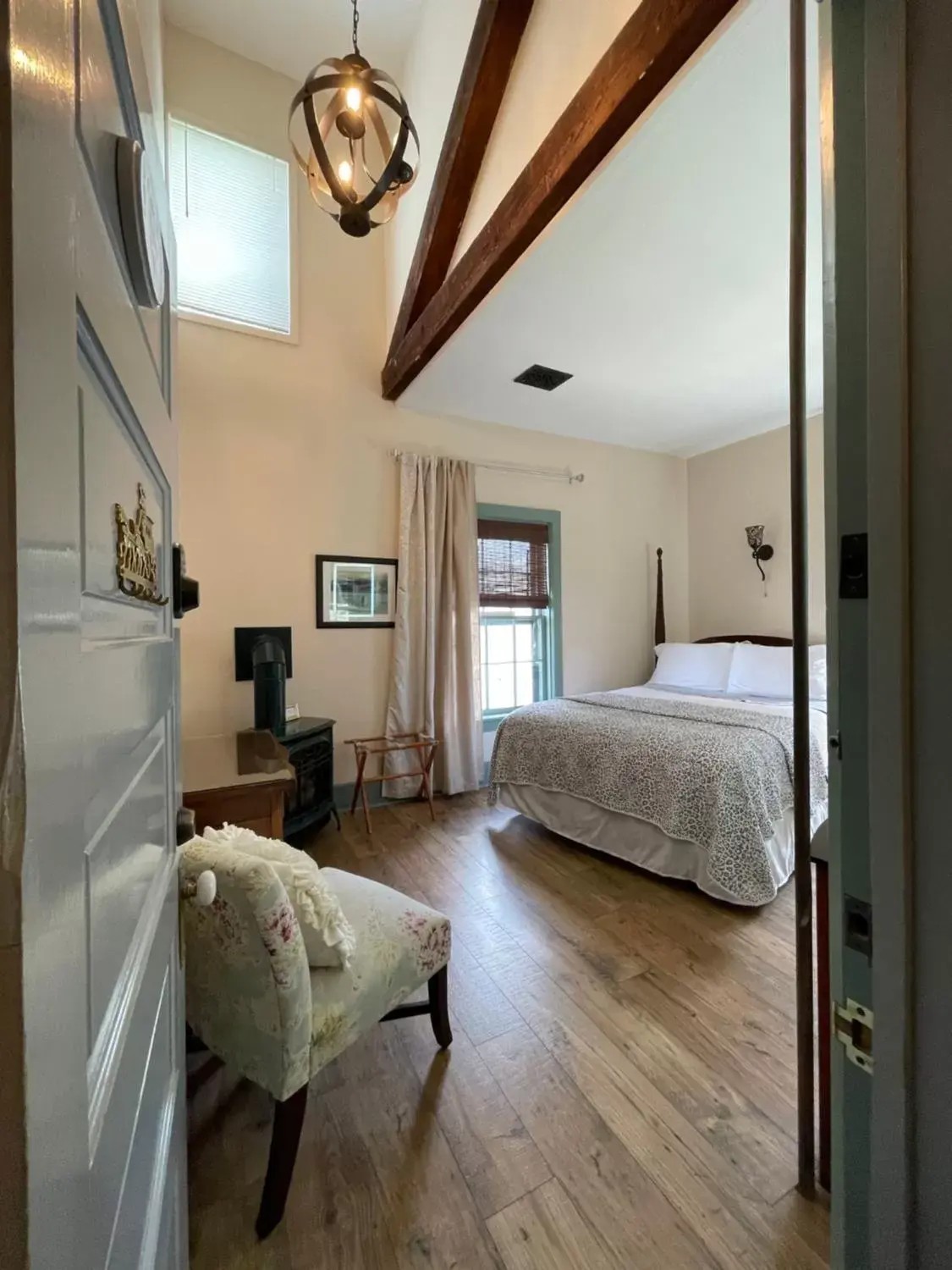 Carriage House Bed & Breakfast