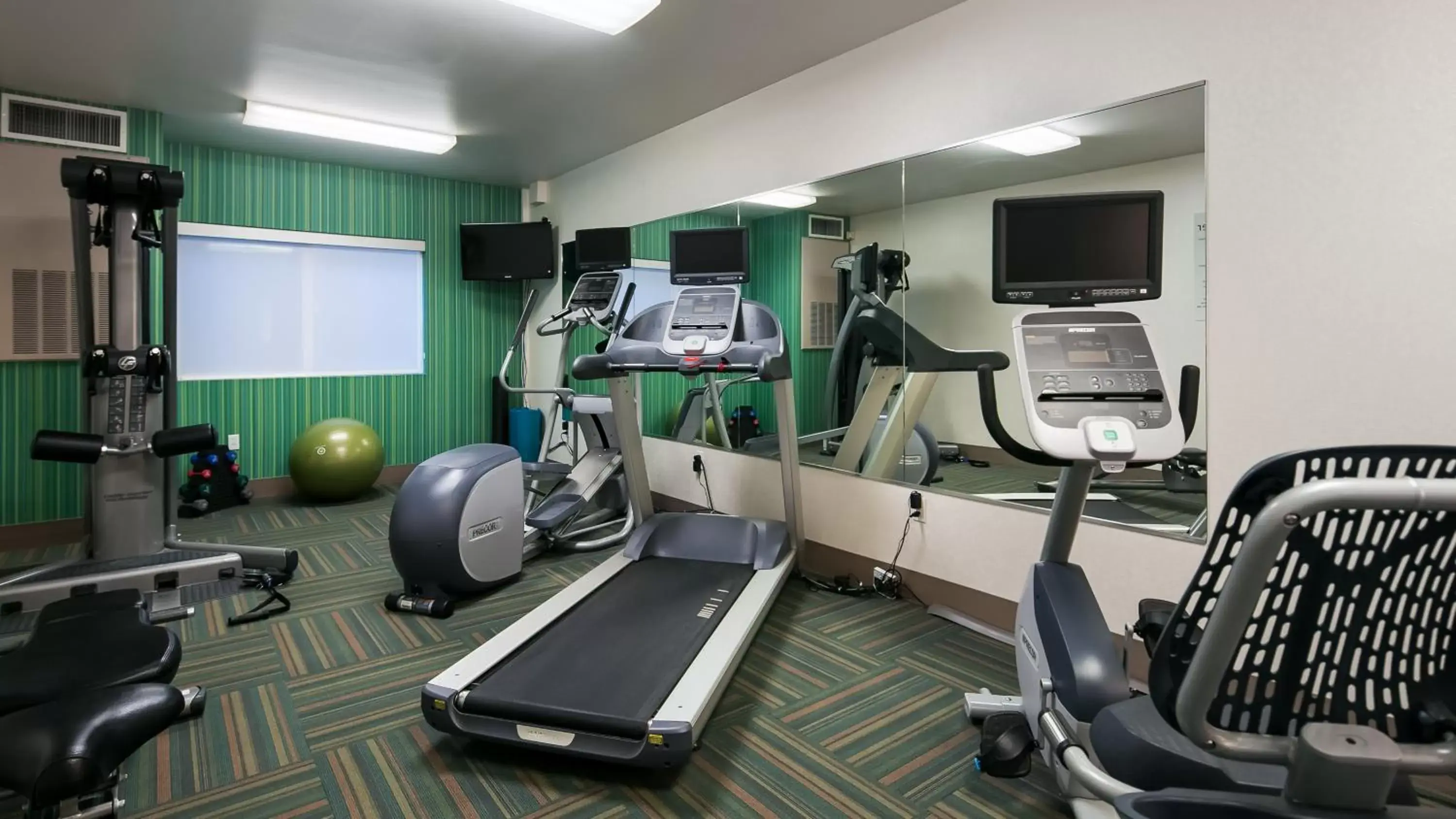 Fitness centre/facilities, Fitness Center/Facilities in Holiday Inn Express Hotel & Suites Everett, an IHG Hotel