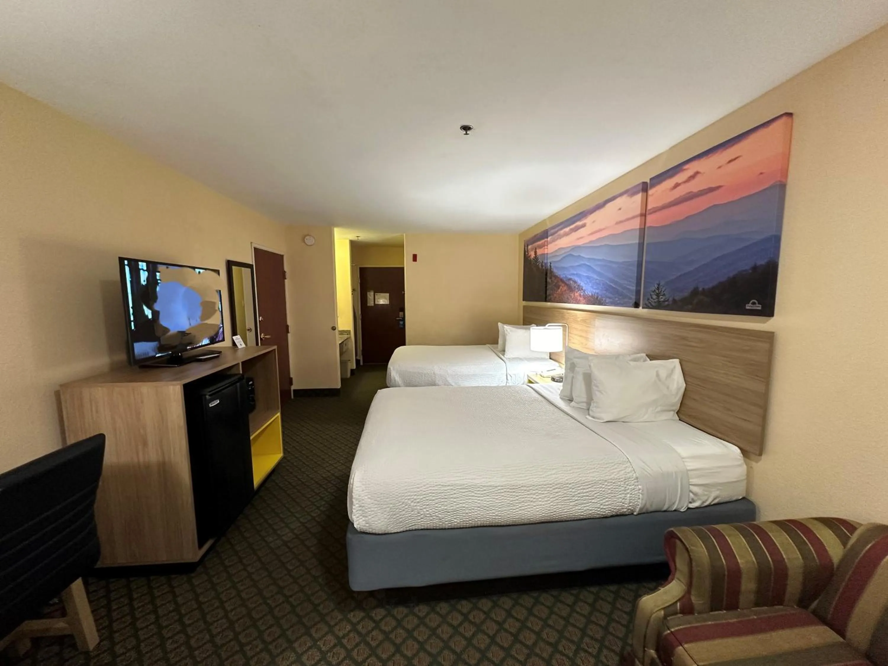 Bedroom, Bed in Days Inn & Suites by Wyndham Eunice