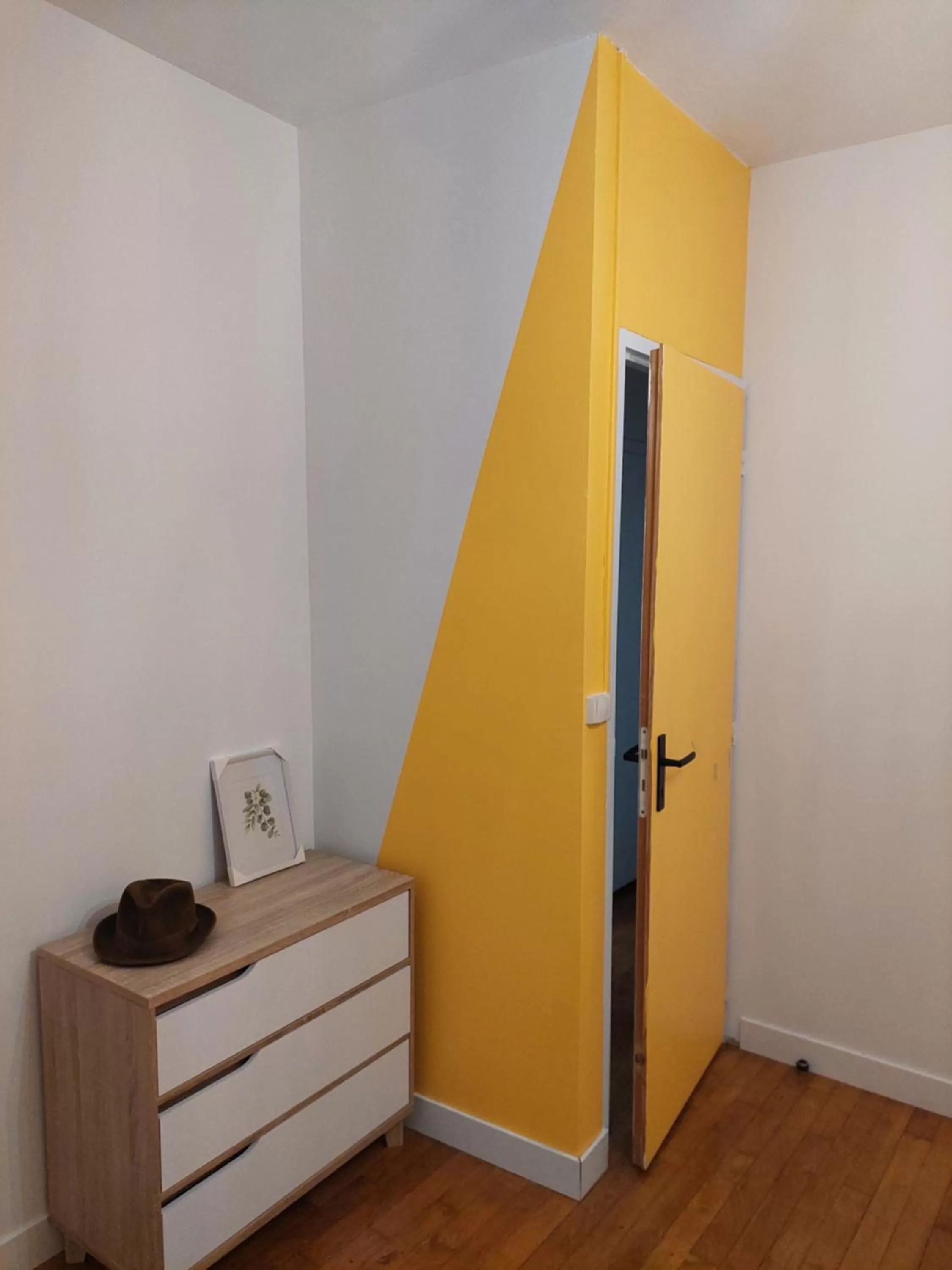 Bedroom in Kilomètre 99