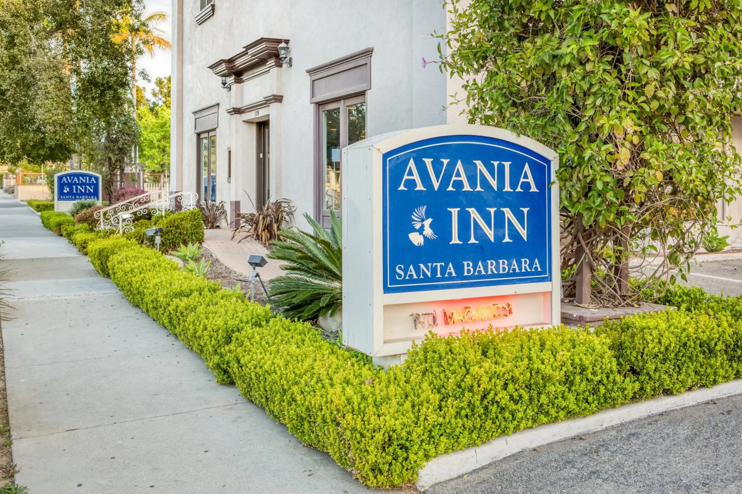 Property building in Avania Inn of Santa Barbara