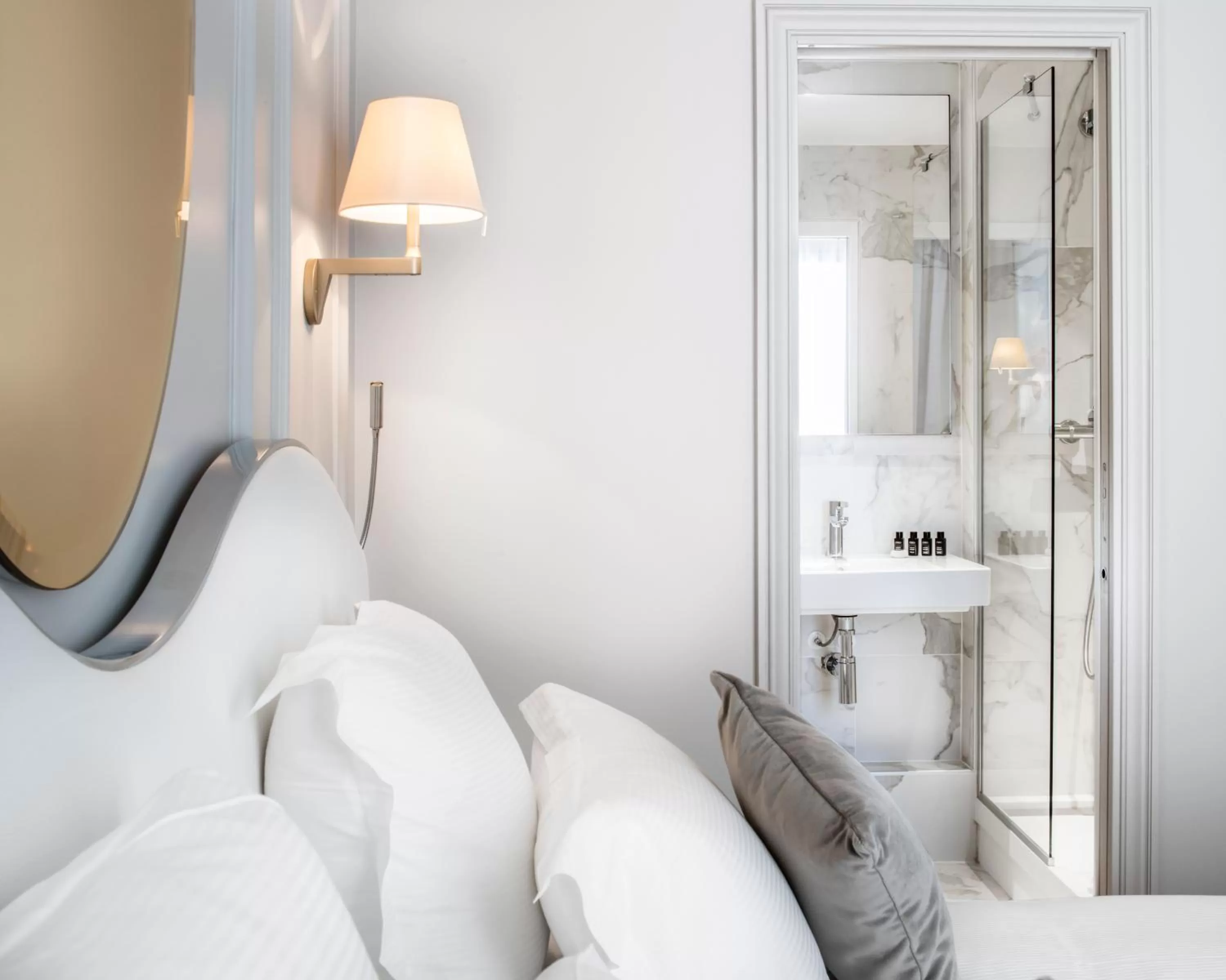 Bed in Hotel Trinité Haussmann