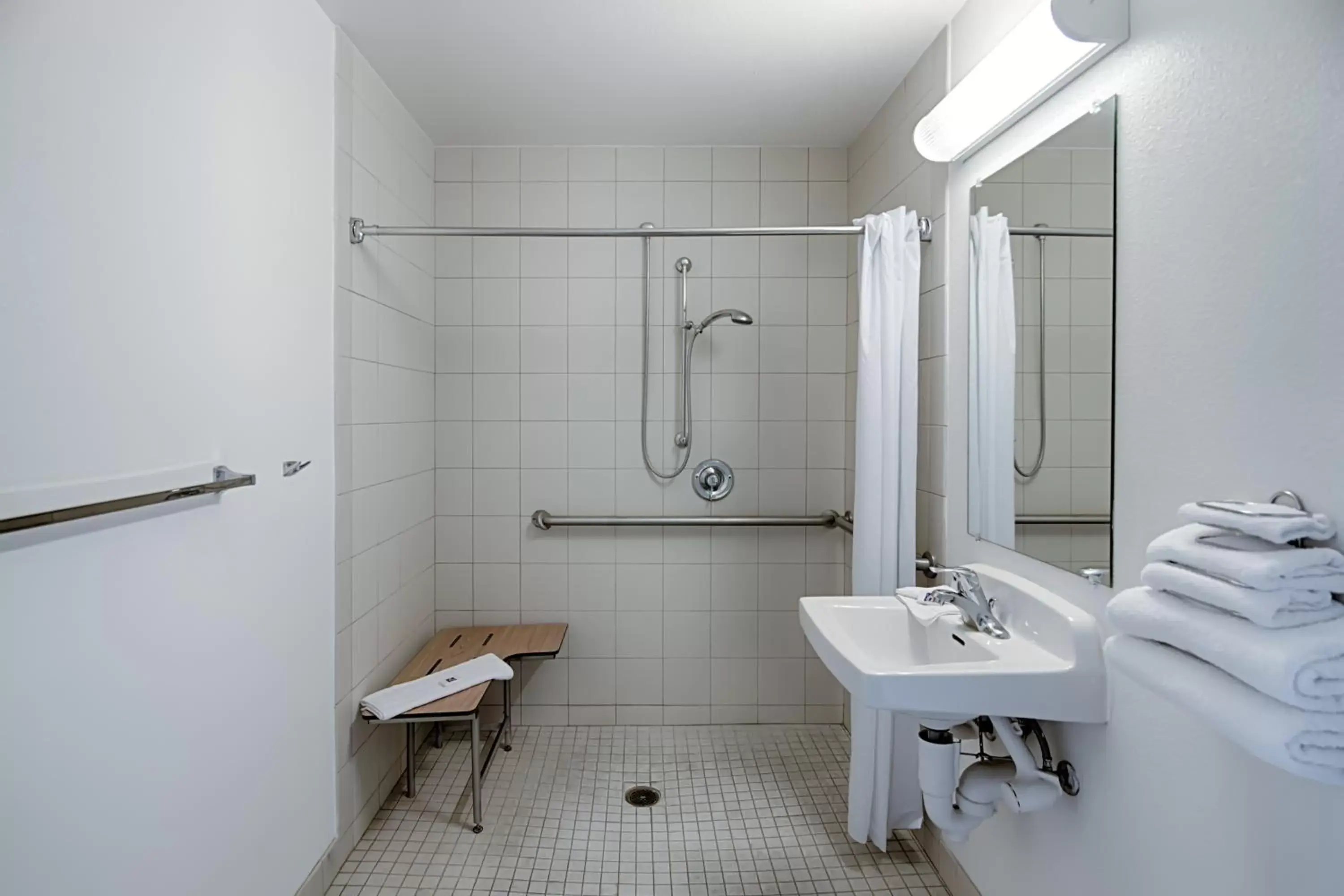 Shower, Bathroom in Motel 6-Winnemucca, NV