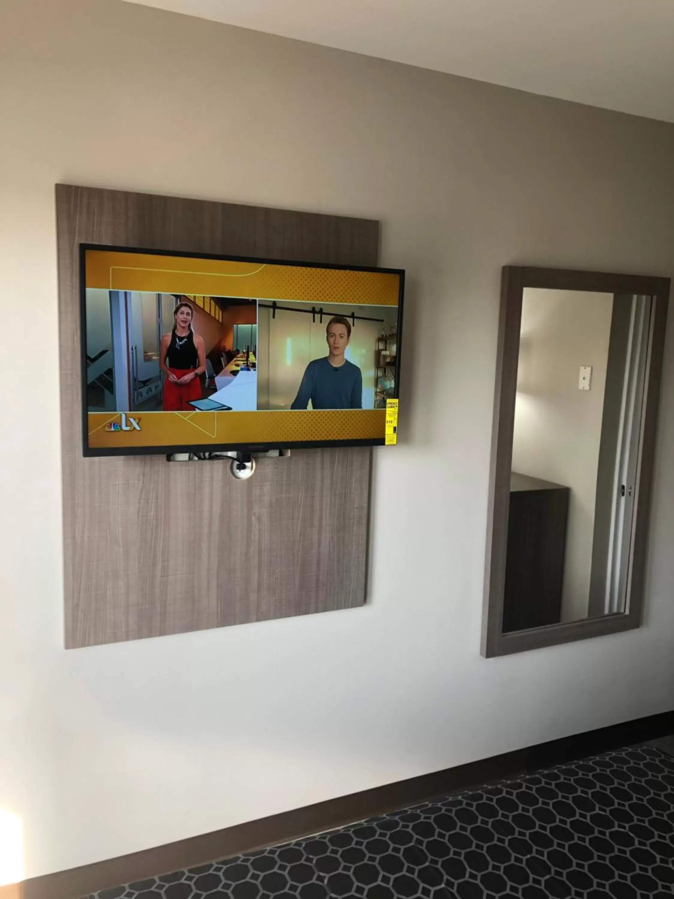 TV and multimedia, Lobby/Reception in Trolley Stop Motel, Media Pa