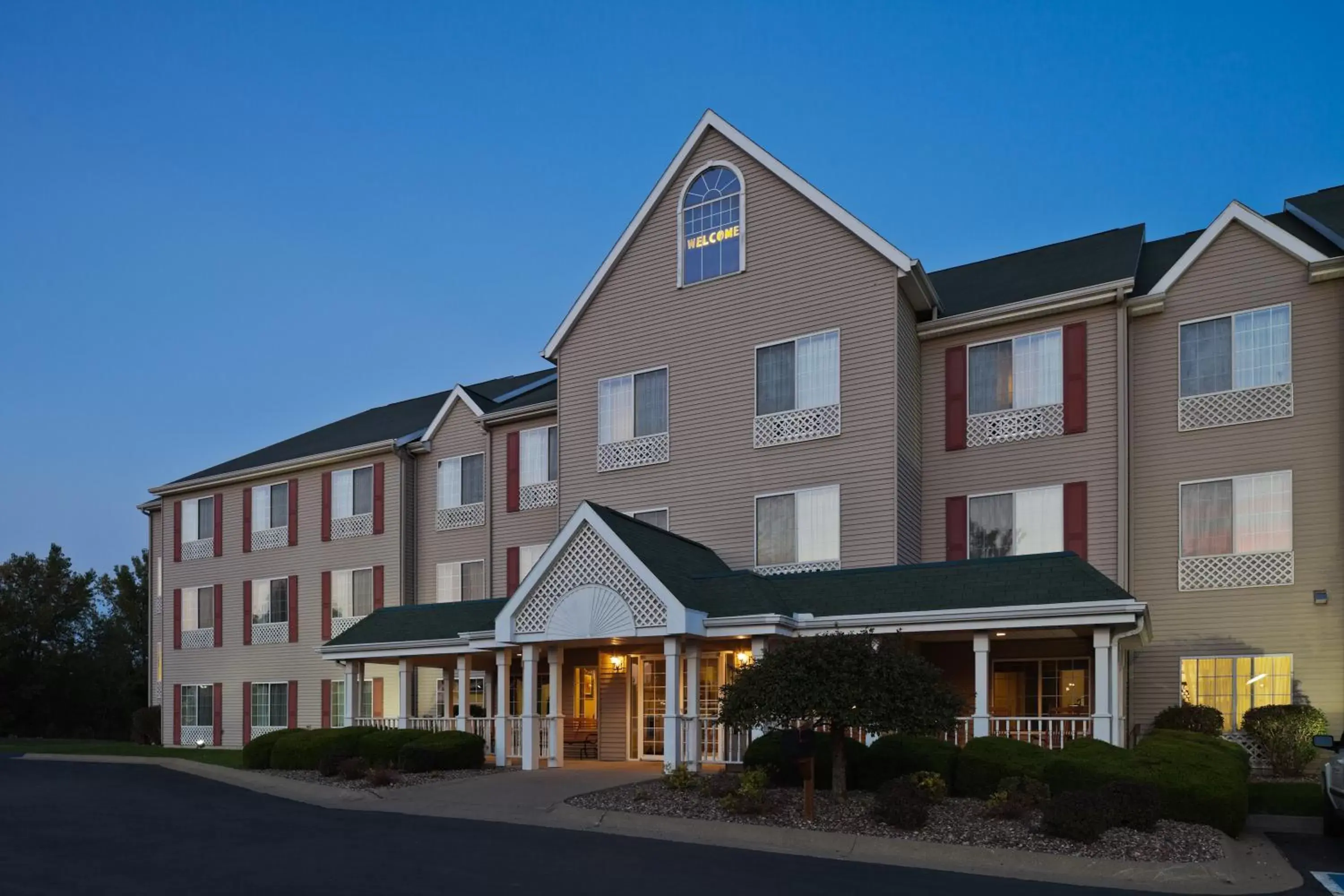 Facade/entrance, Property Building in Country Inn & Suites by Radisson, Clinton, IA