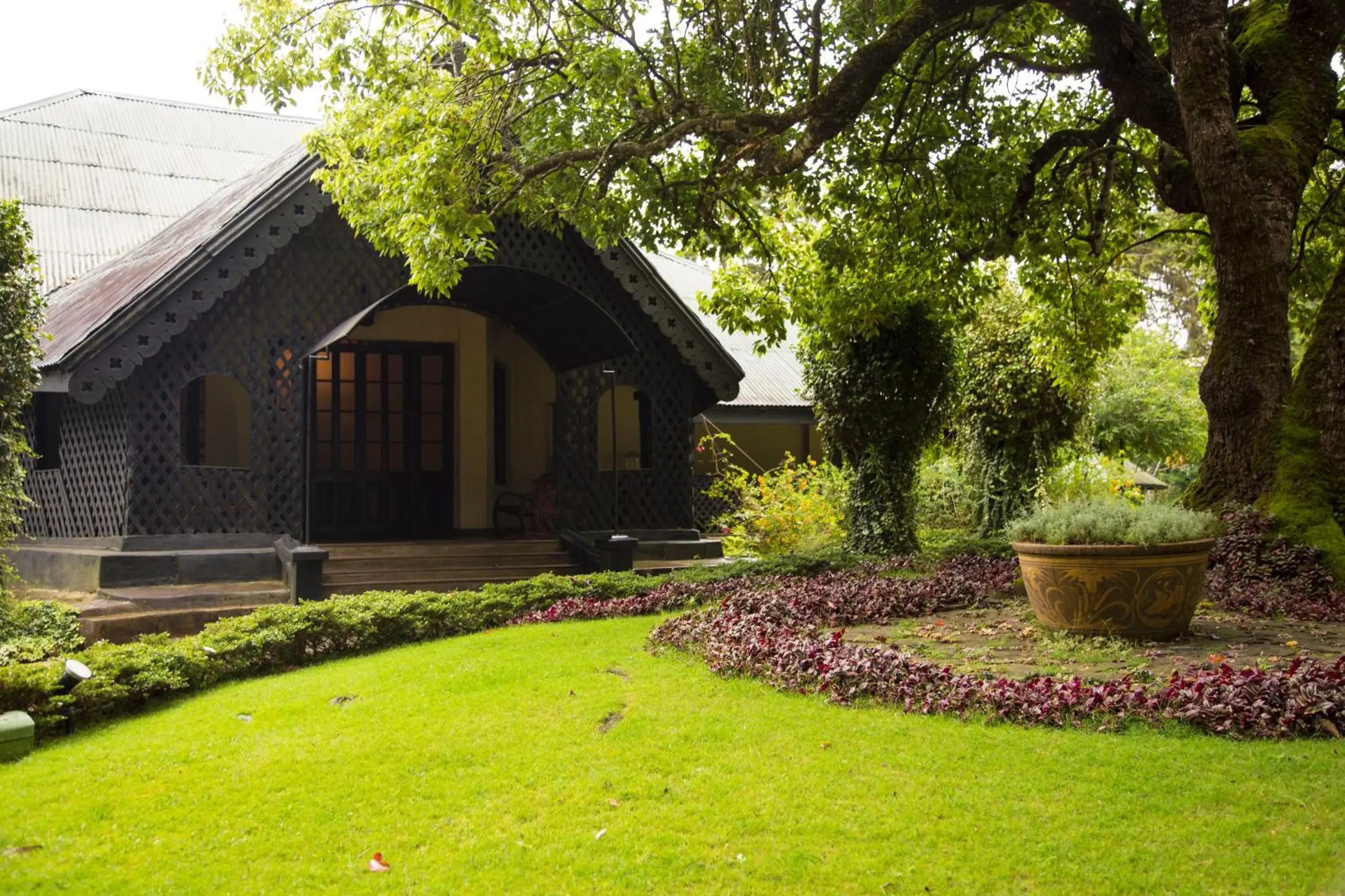 Facade/entrance, Garden in Ferncliff Bungalow