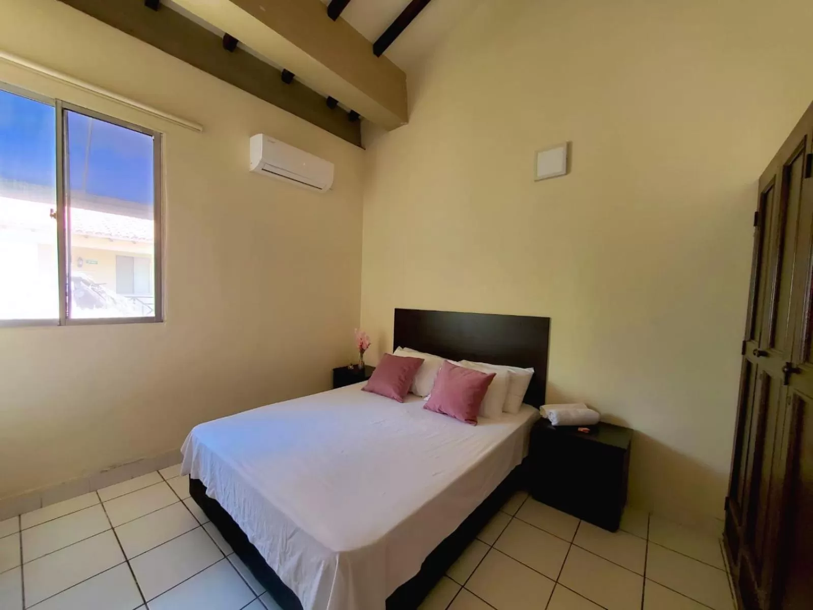 Bedroom, Bed in Najhomi Beach