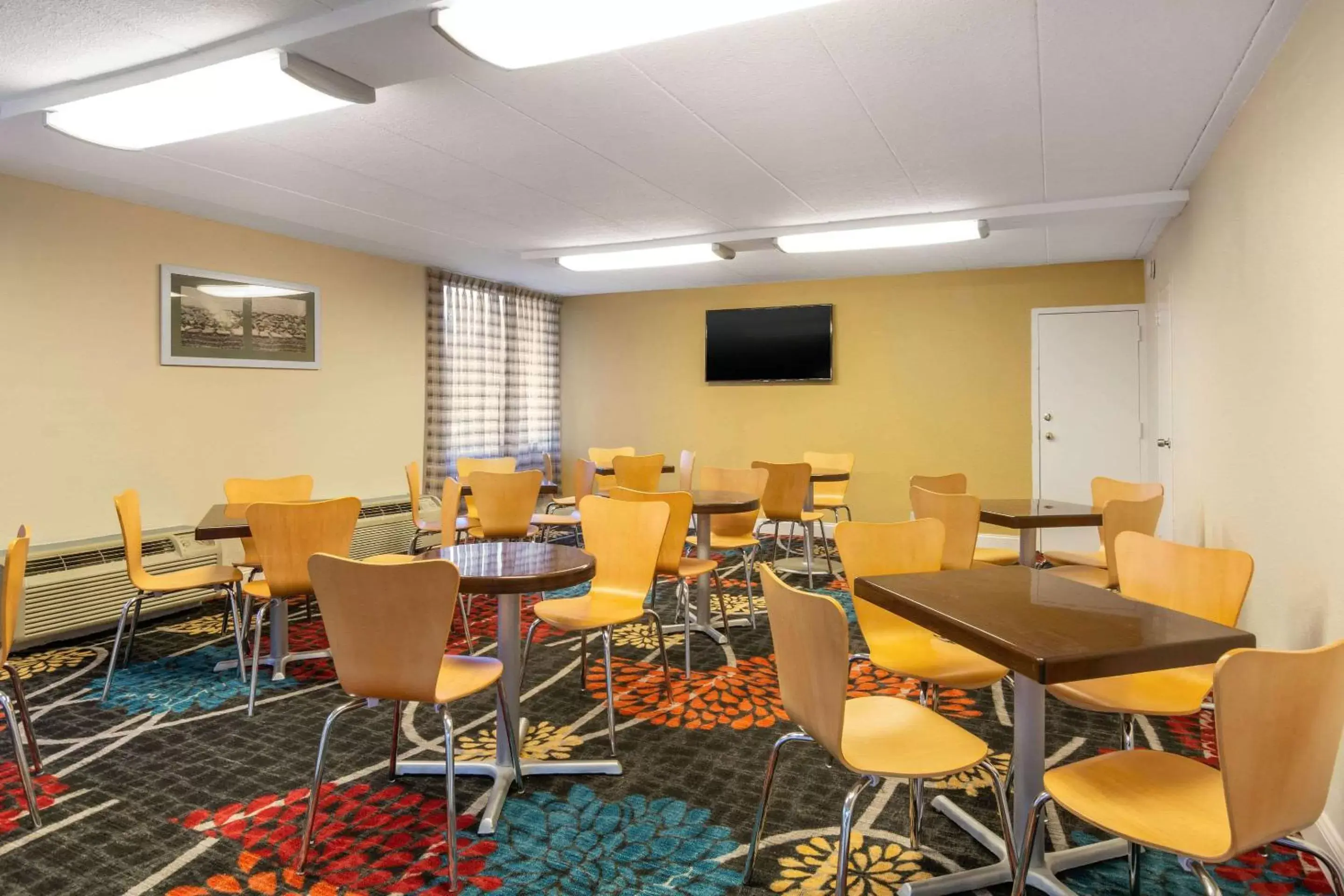 Restaurant/Places to Eat in Quality Inn & Suites