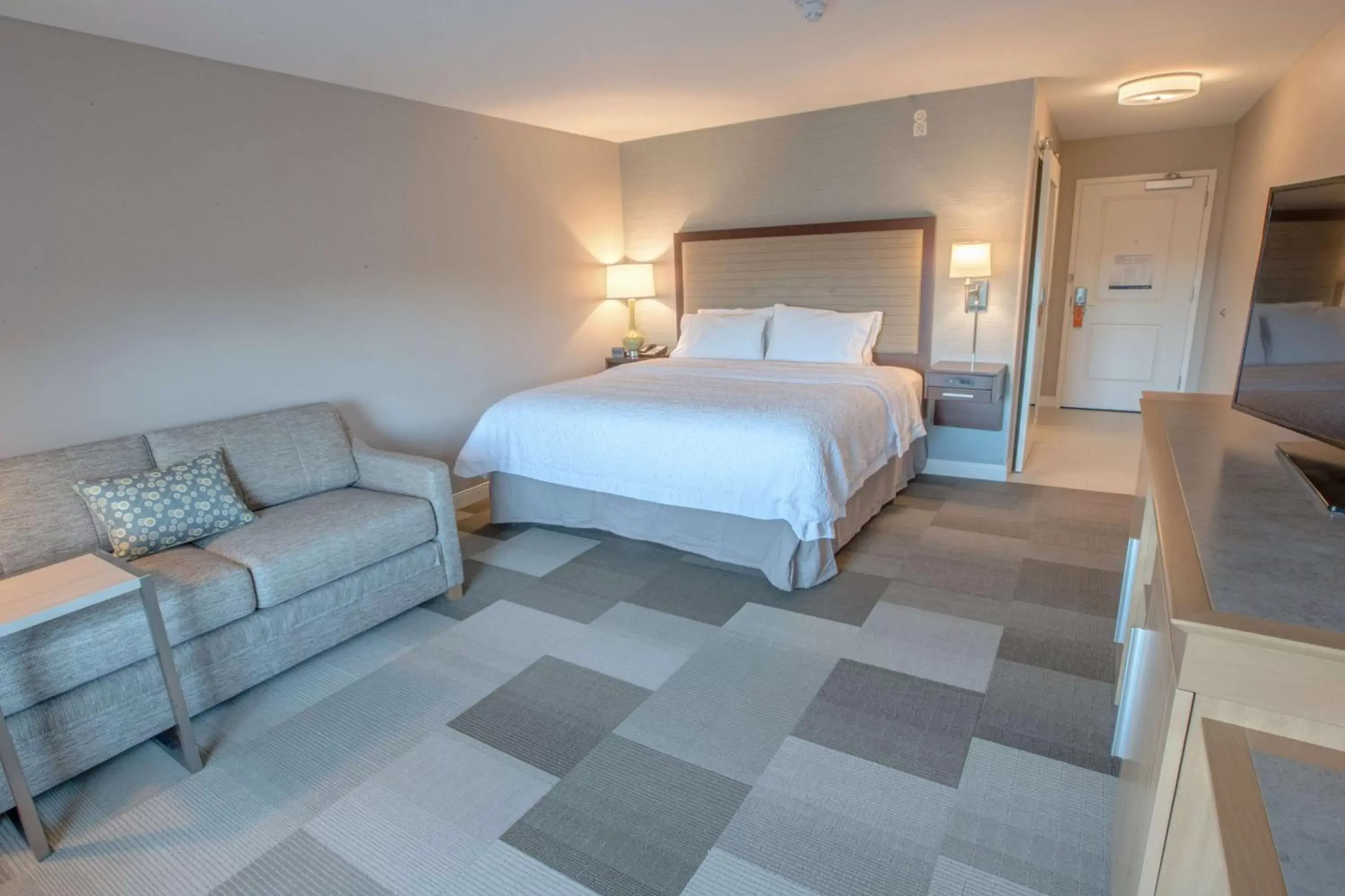 Bed in Hampton Inn by Hilton Amesbury, MA