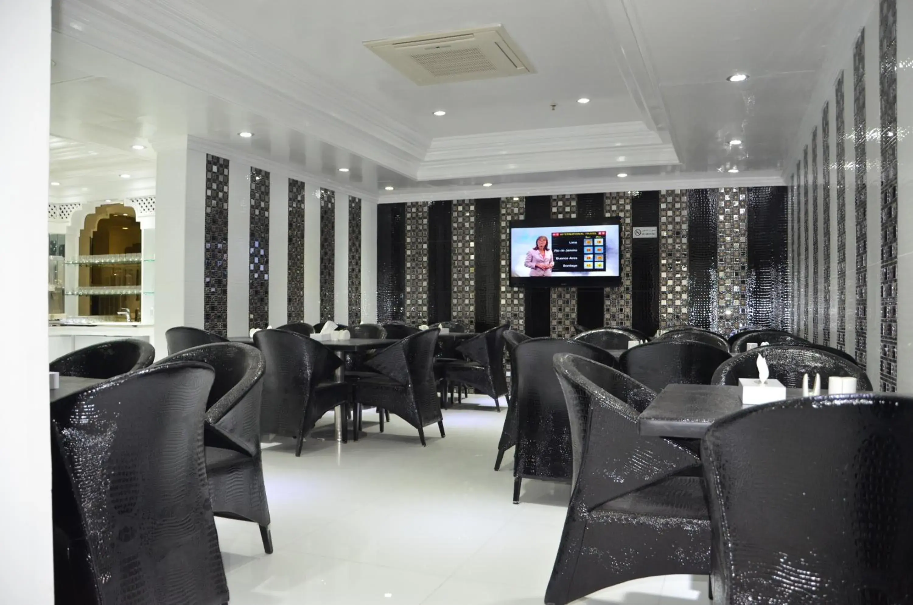 Restaurant/Places to Eat in White Fort Hotel