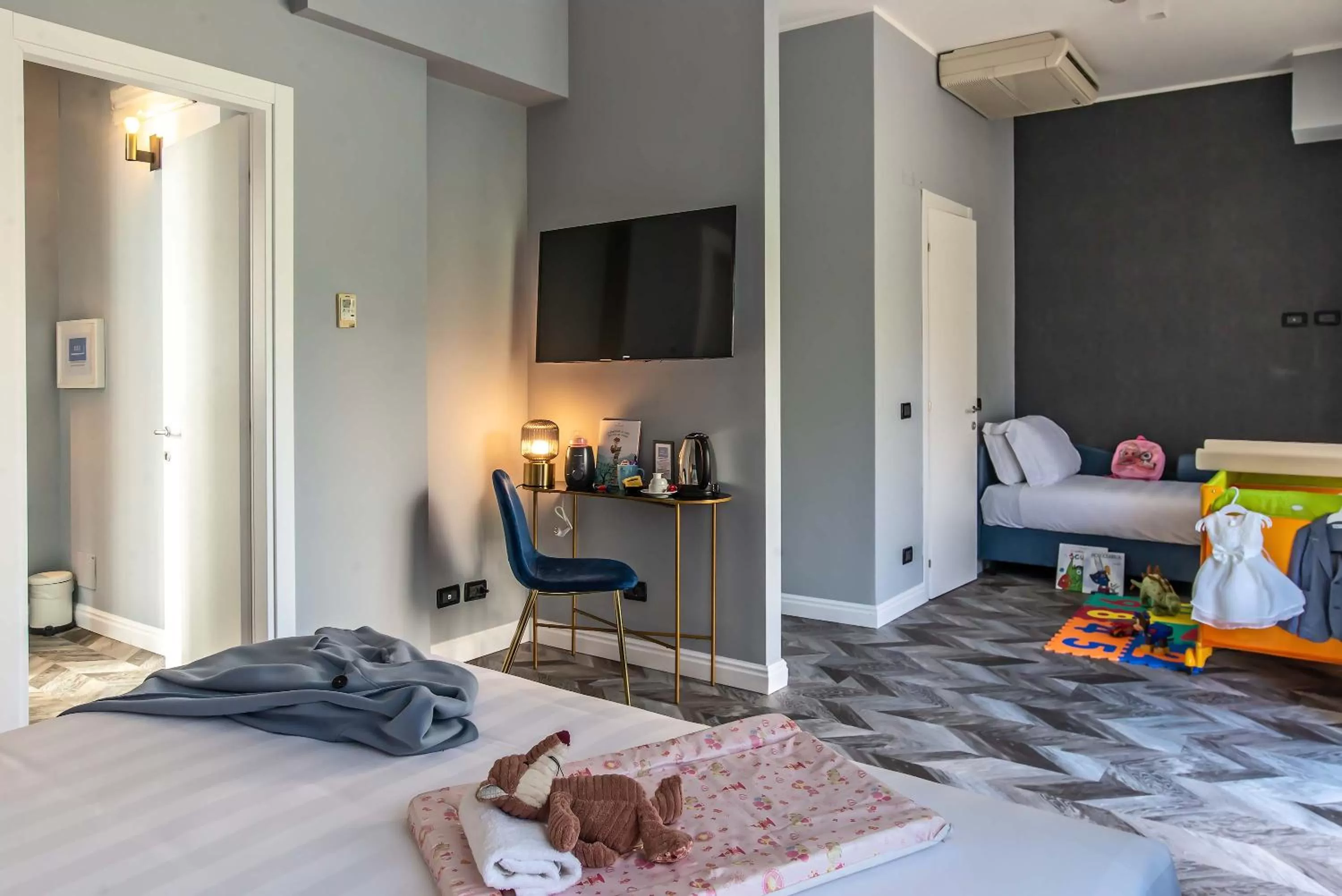 TV and multimedia, Bed in Bloom Hotel Rome