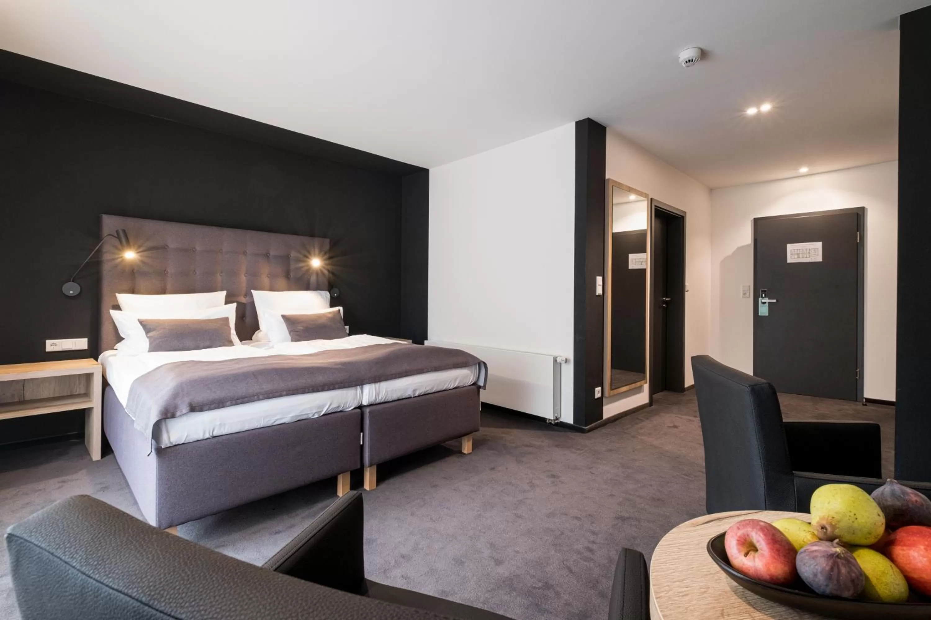 Photo of the whole room, Bed in Eichhorns