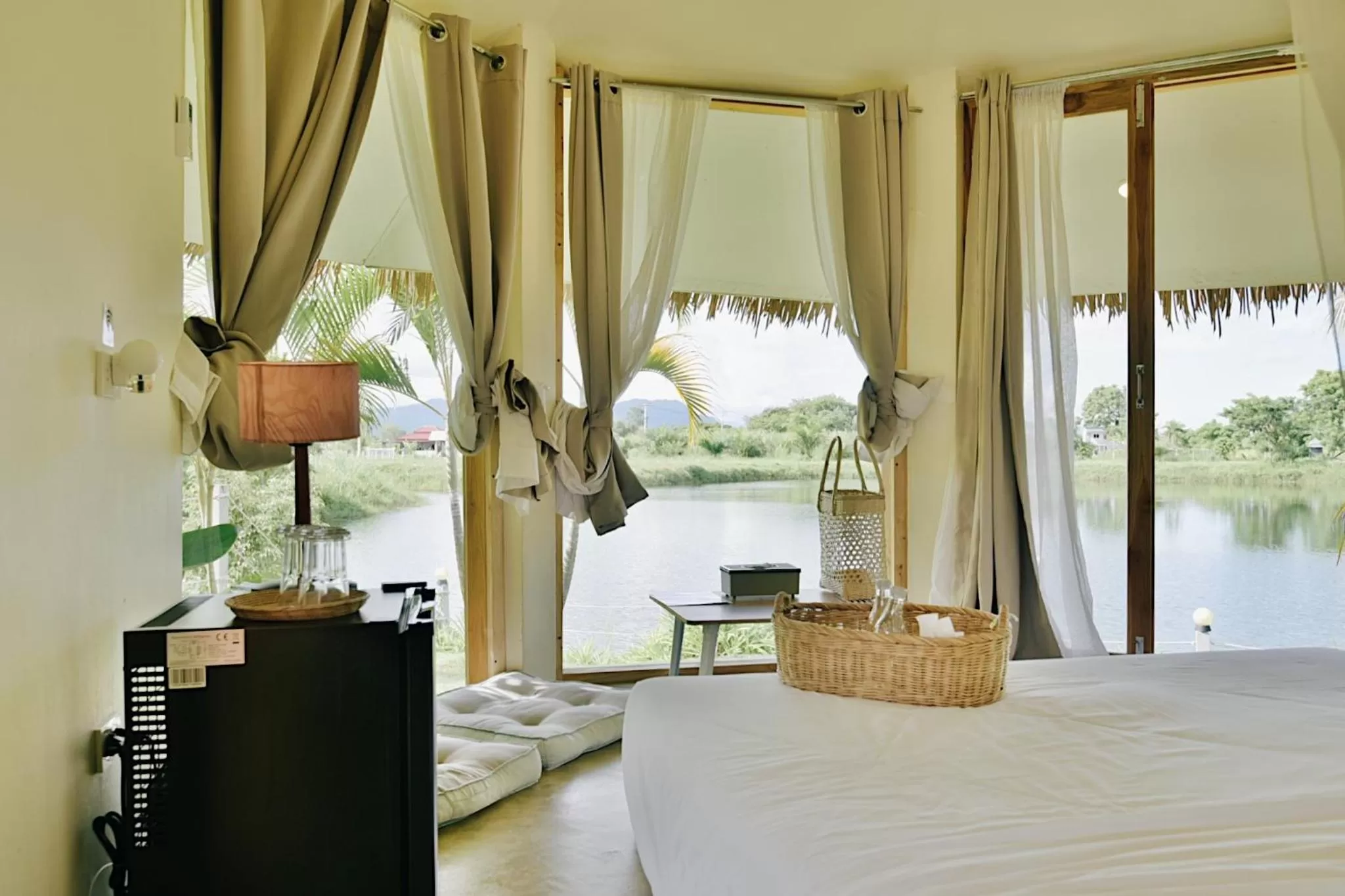 Photo of the whole room, Bed in Doowall Hotel