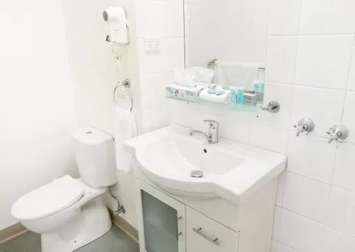 Bathroom in Shoreline Hotel